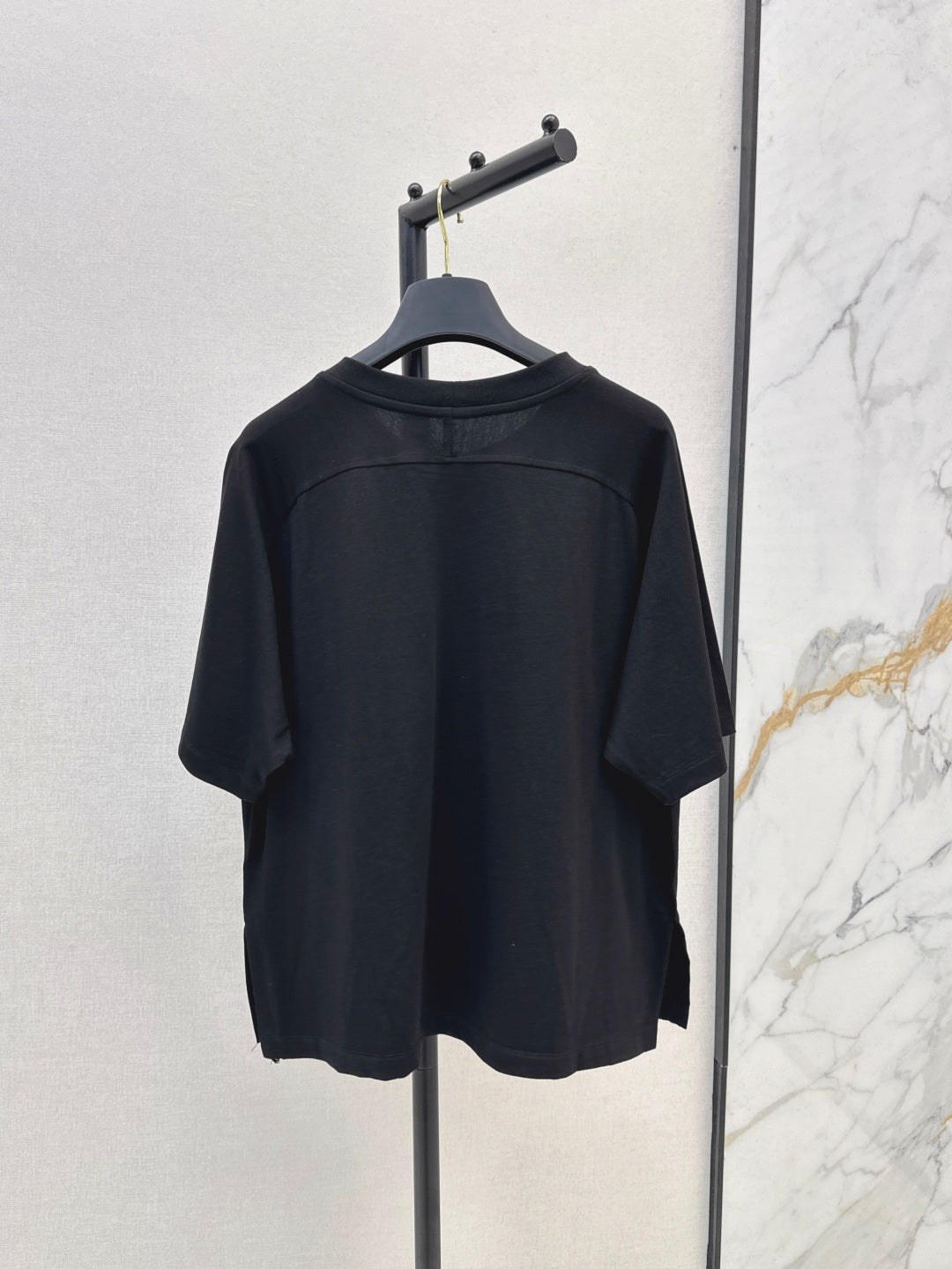 Loui* 25ss signature plaque t-shirt