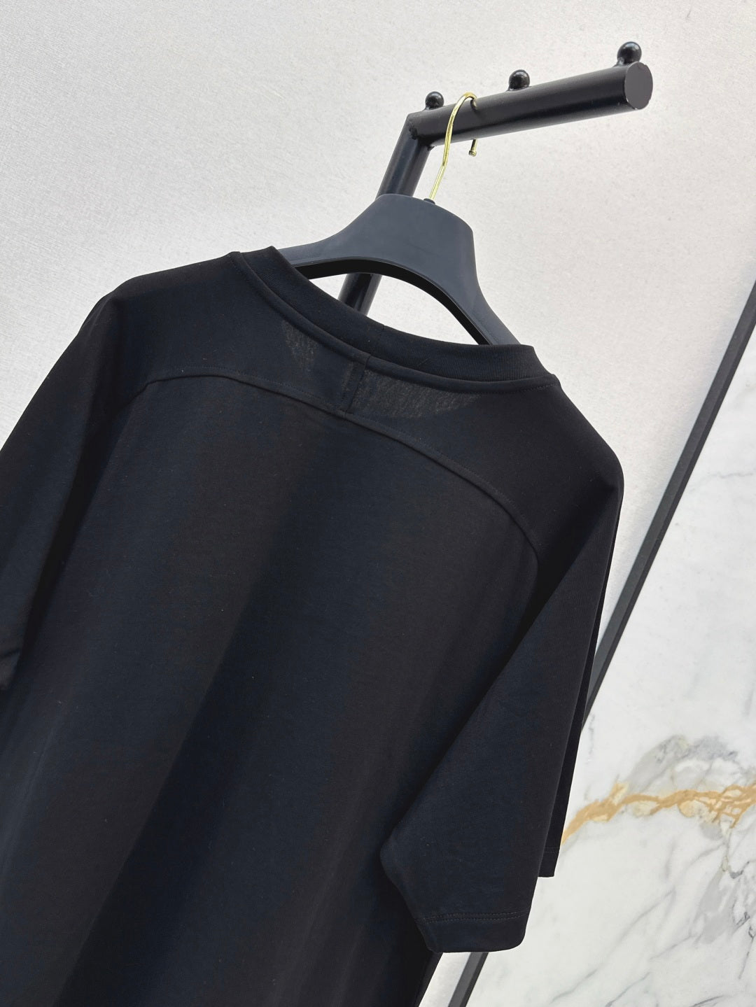 Loui* 25ss signature plaque t-shirt