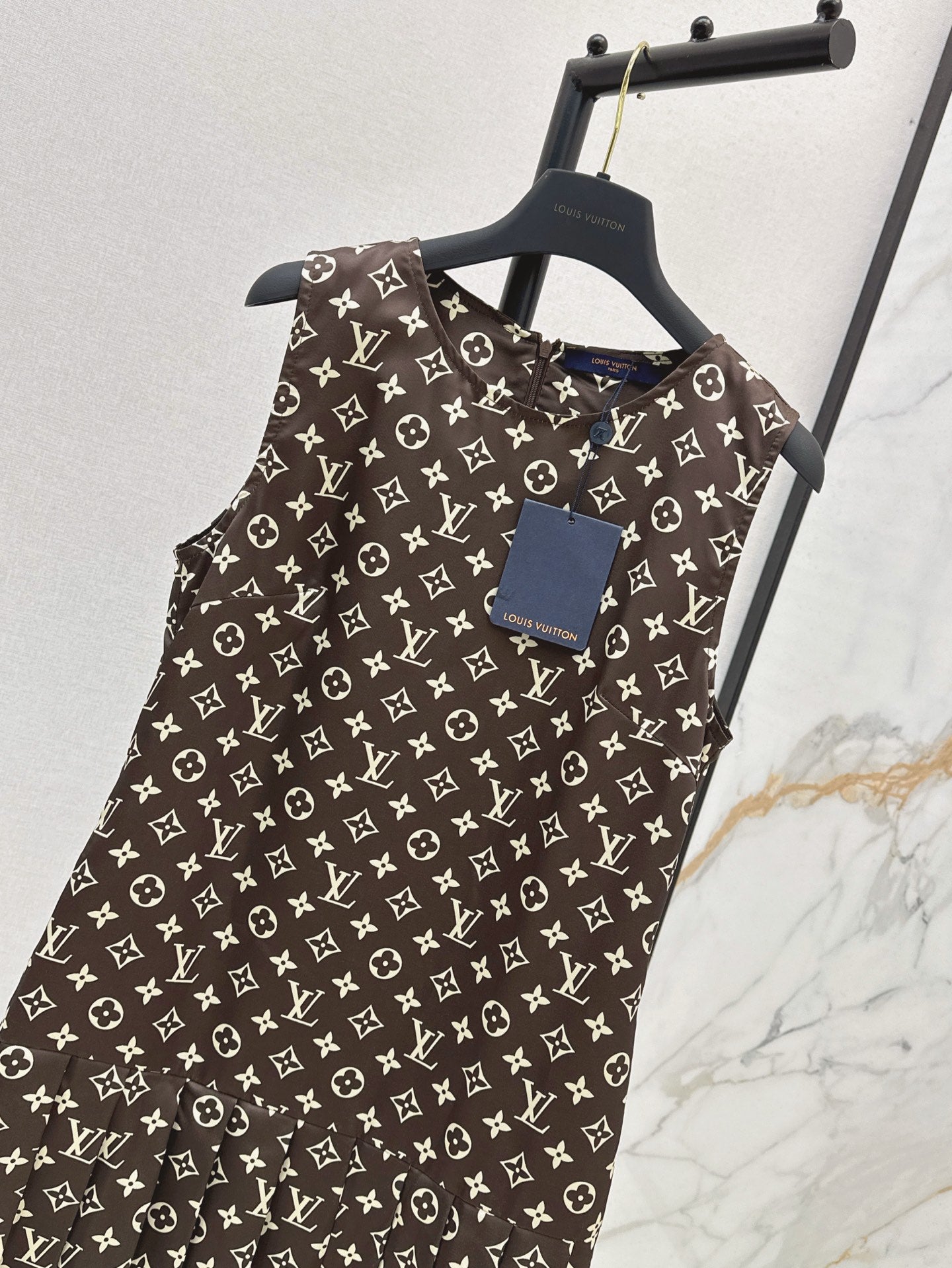 Loui* monogram pleated dress