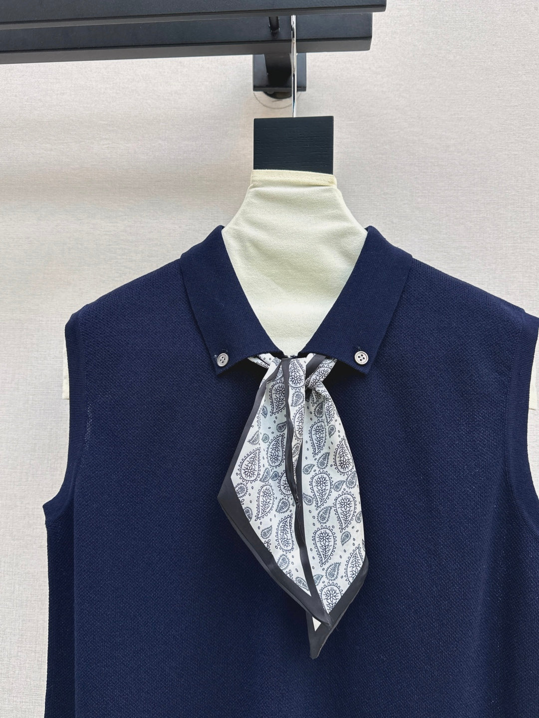 D*r scarves knit vest