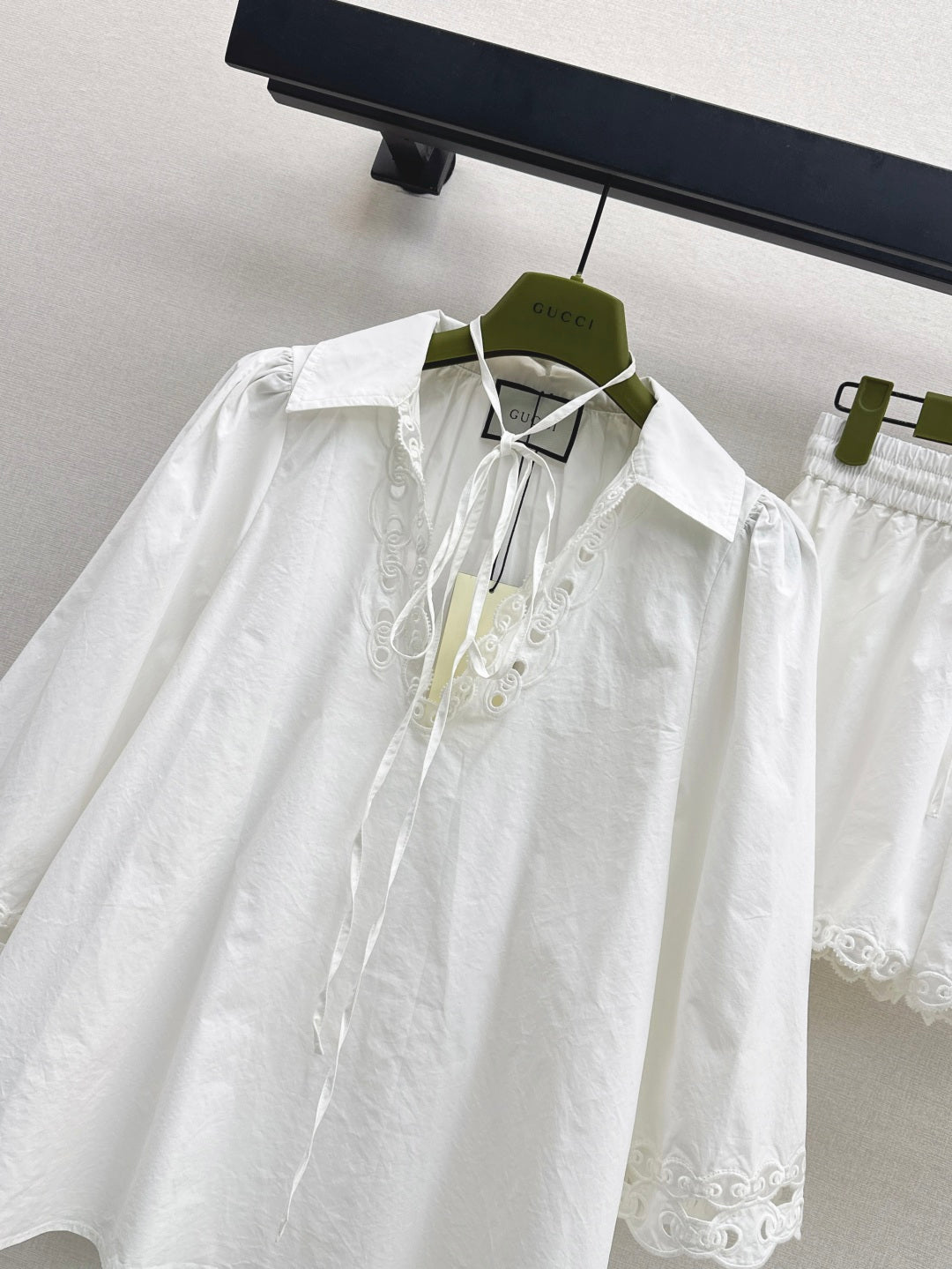 Gu* Lace trim shirt and shorts set