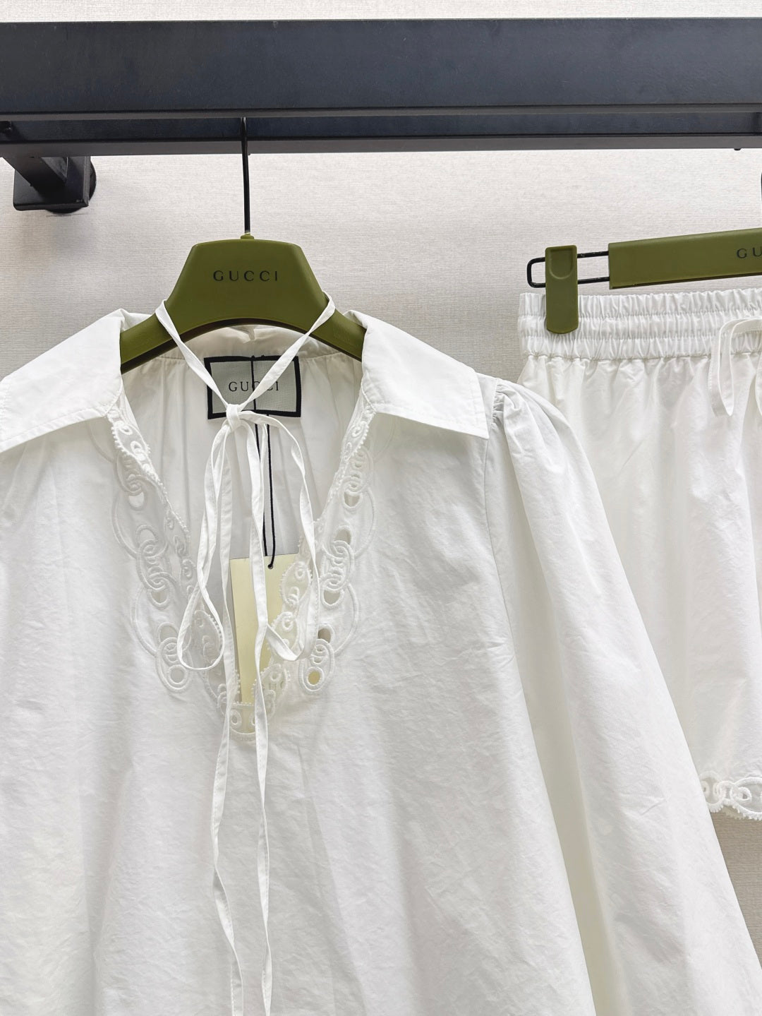 Gu* Lace trim shirt and shorts set