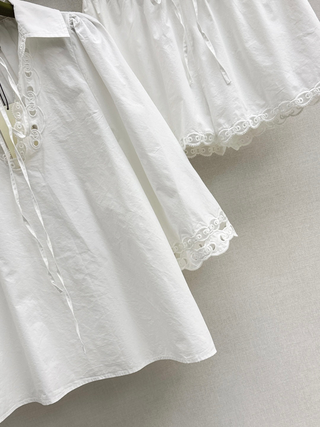 Gu* Lace trim shirt and shorts set