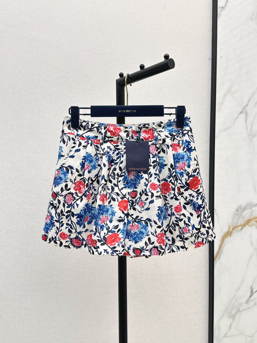 Loui* floral vine shorts