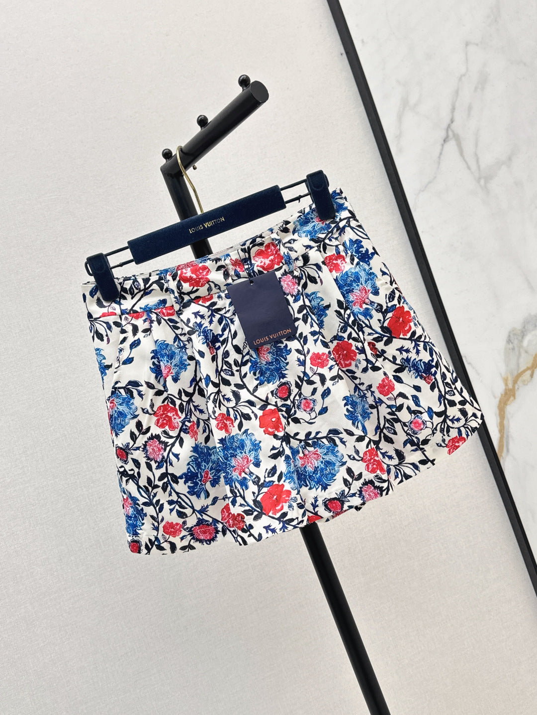 Loui* floral vine shorts