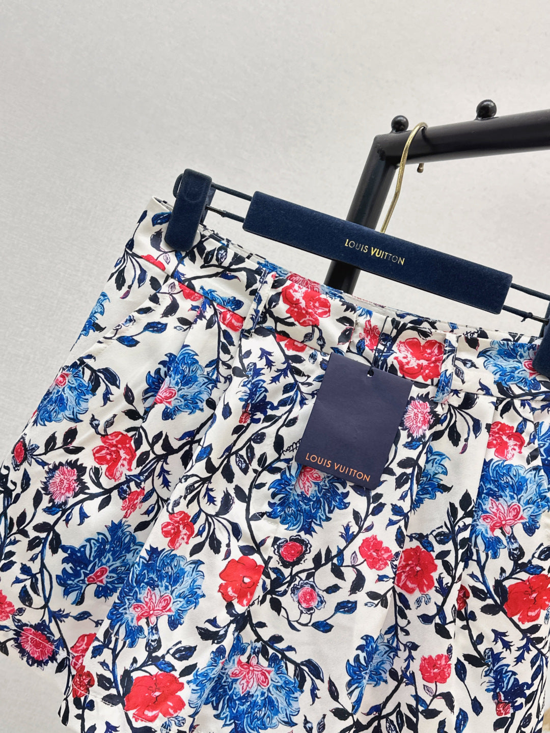 Loui* floral vine shorts