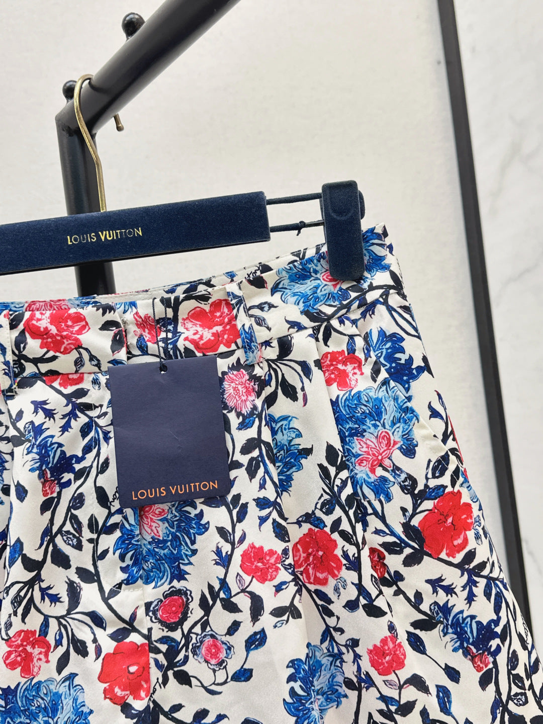 Loui* floral vine shorts