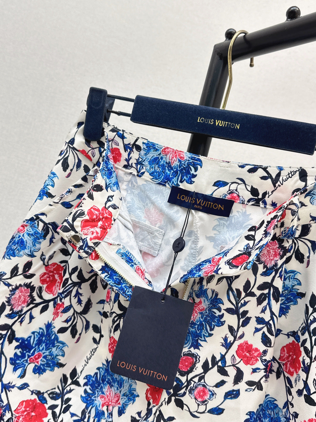 Loui* floral vine shorts