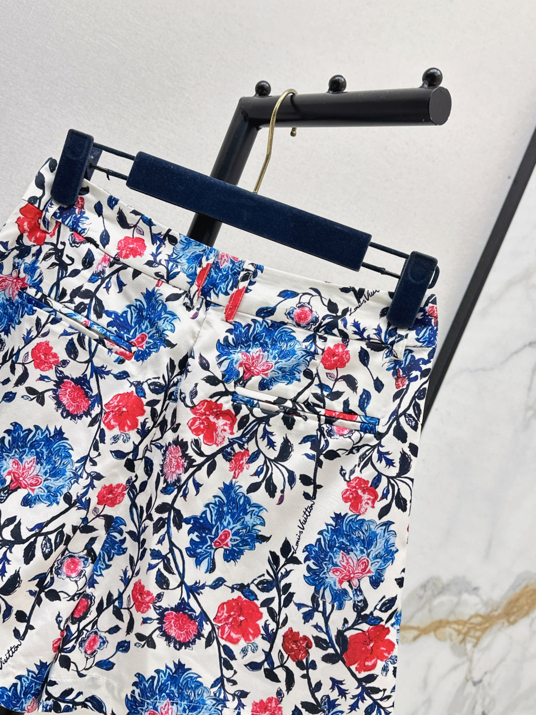 Loui* floral vine shorts