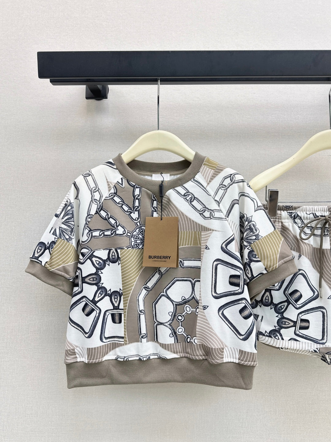 Bur* printed pullover and shorts set