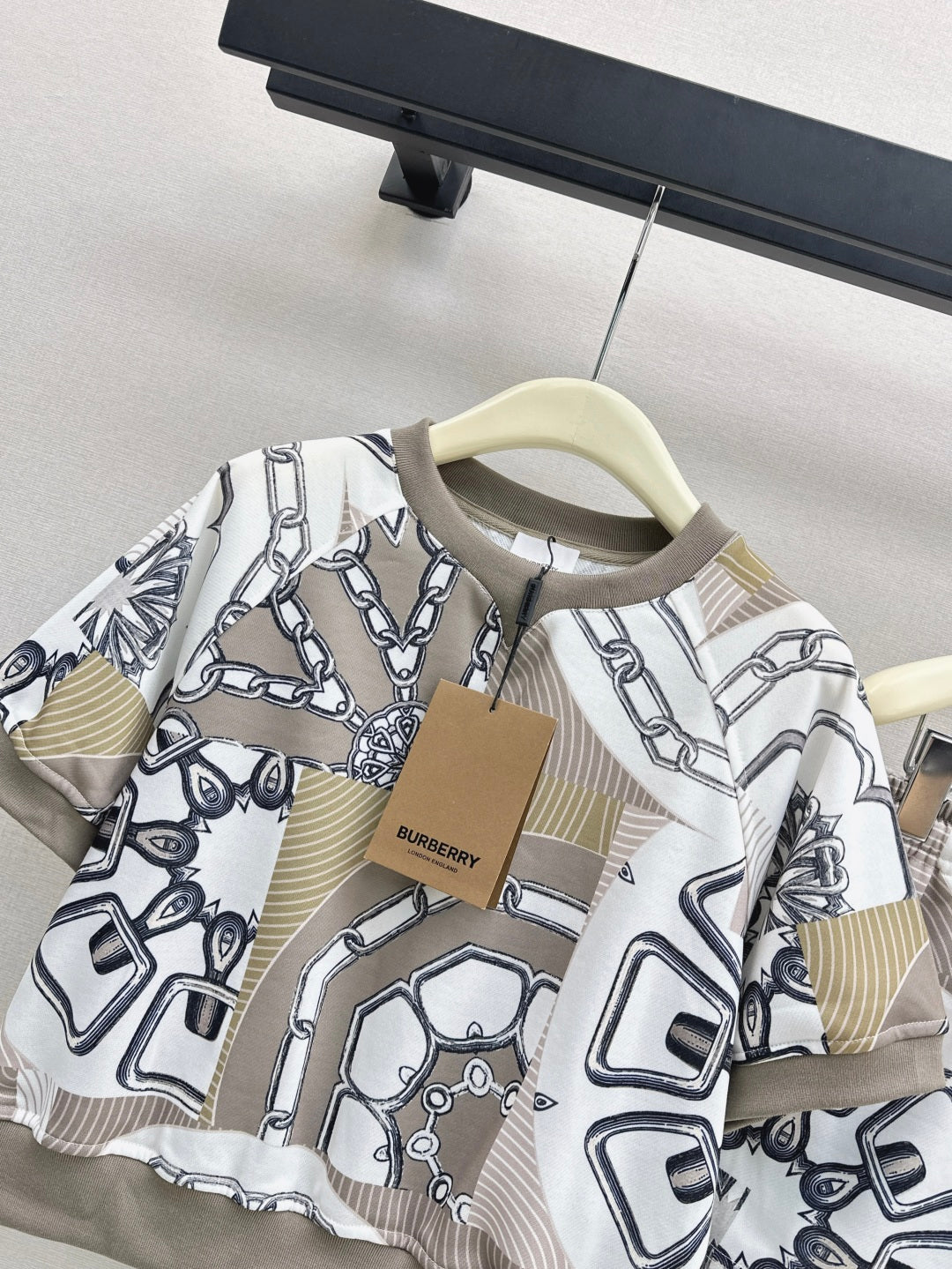 Bur* printed pullover and shorts set