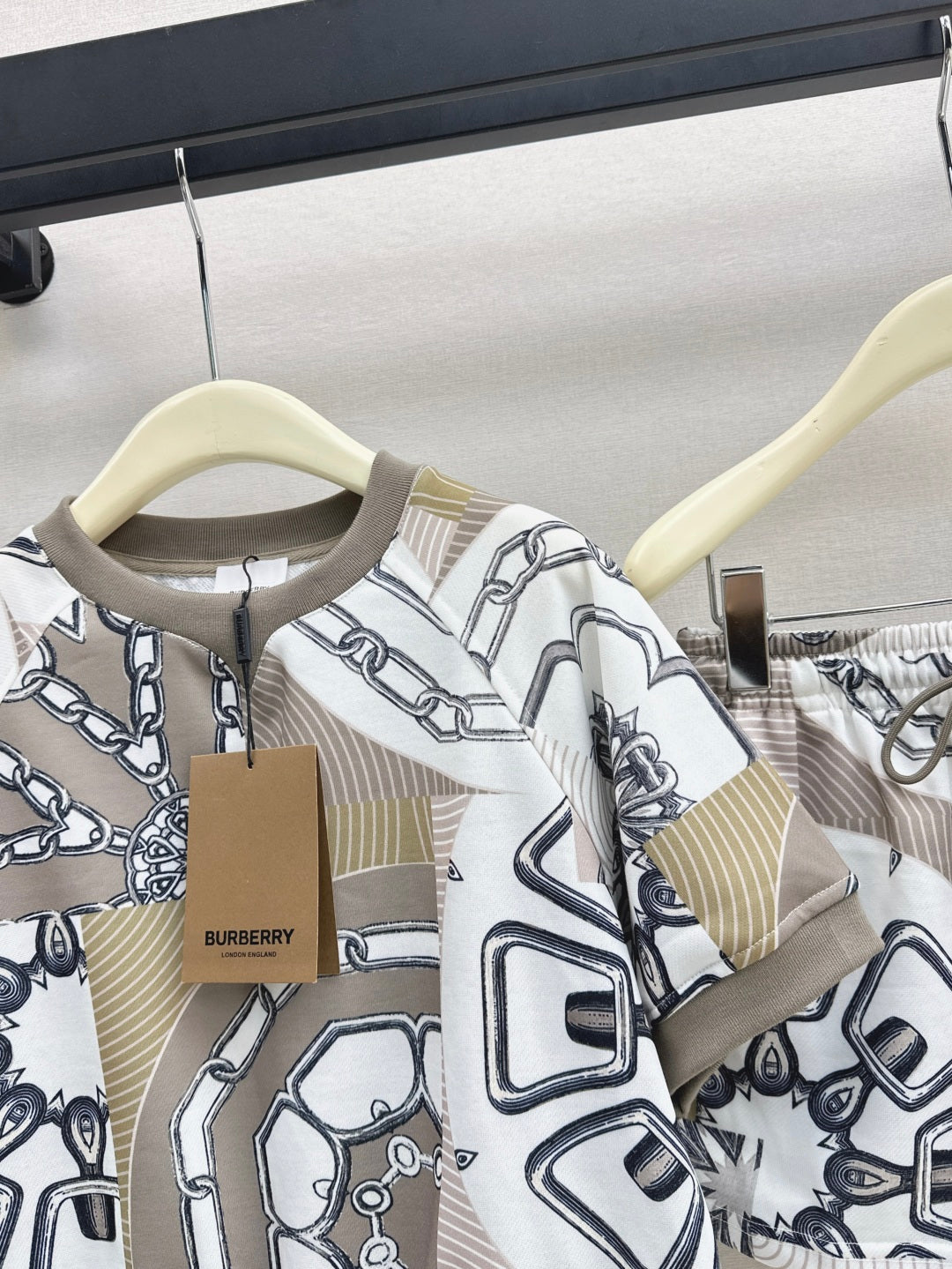 Bur* printed pullover and shorts set