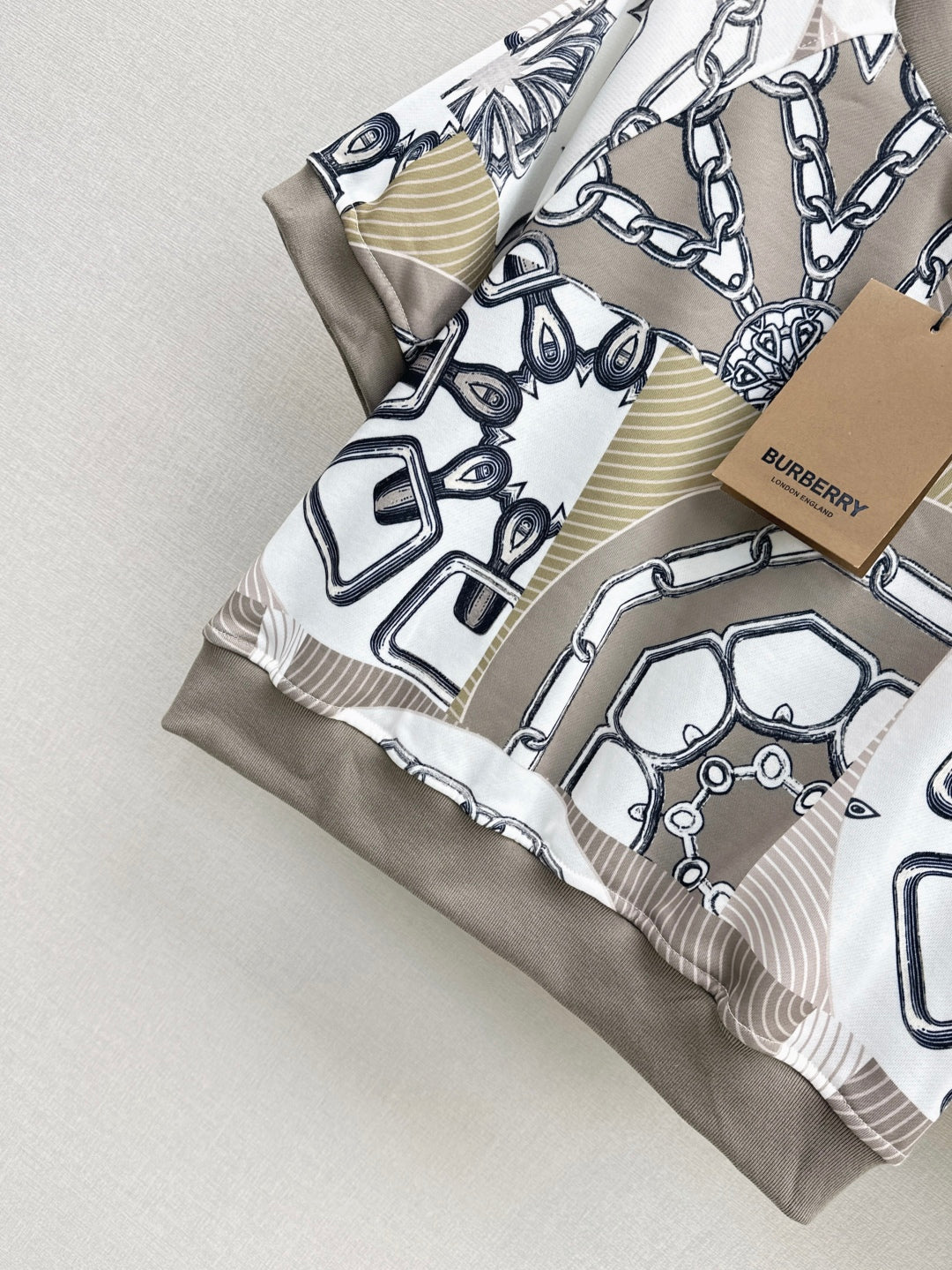 Bur* printed pullover and shorts set