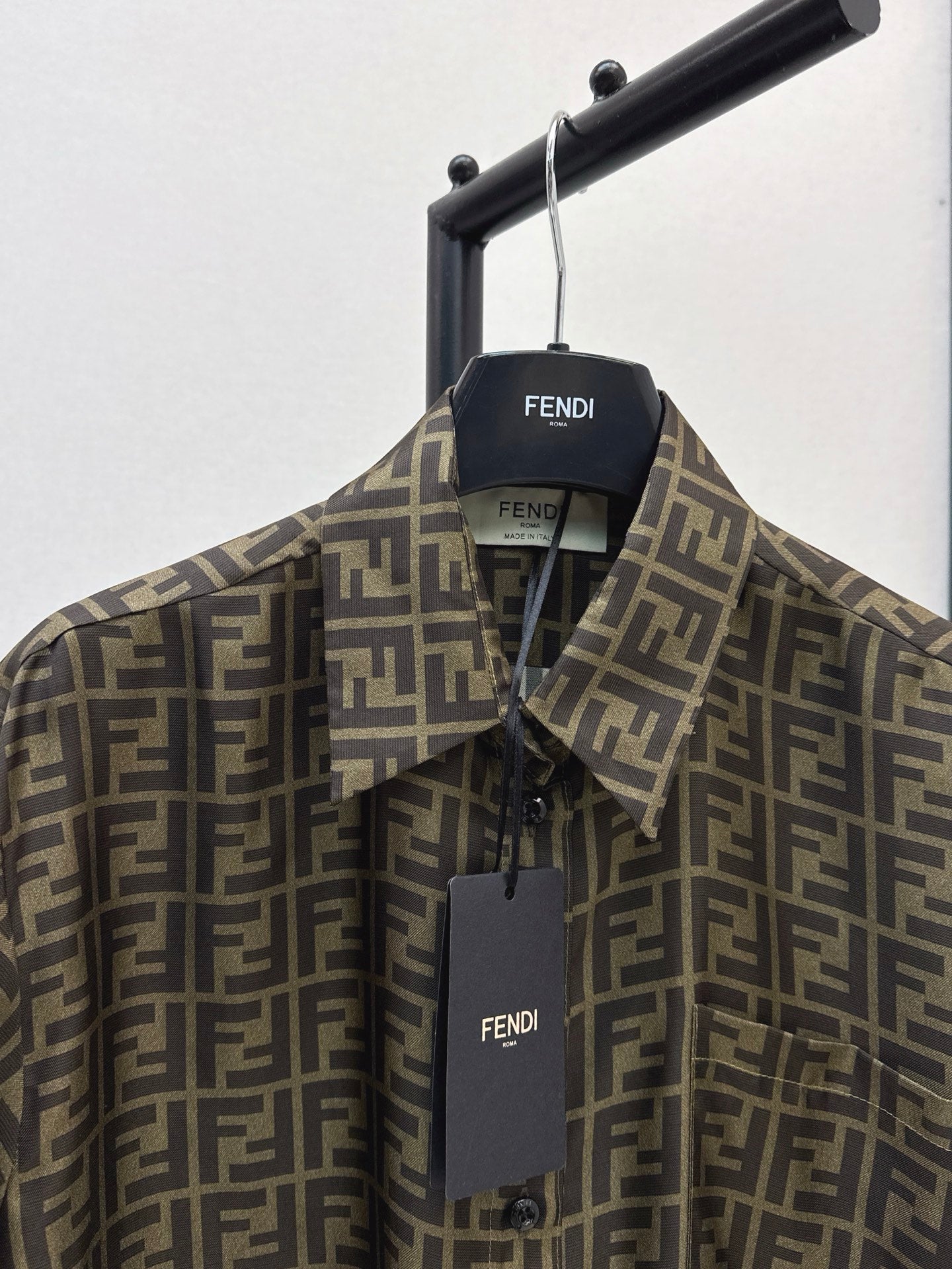 Fd* 25ss FF printed crop tied silk shirt