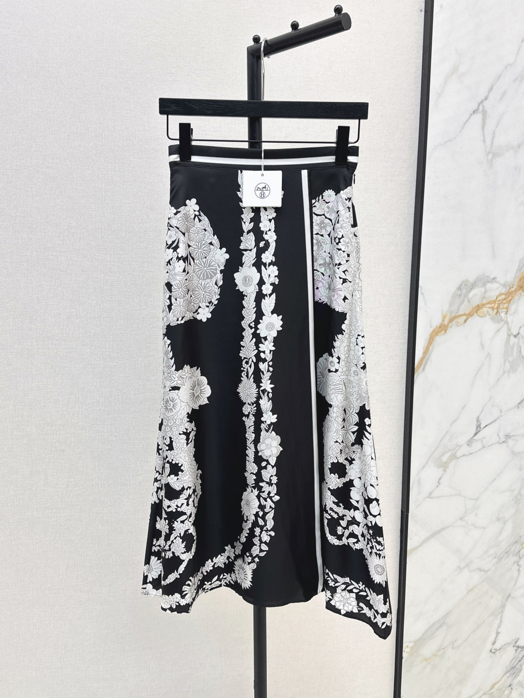 Herm* 25ss silk twill long skirt