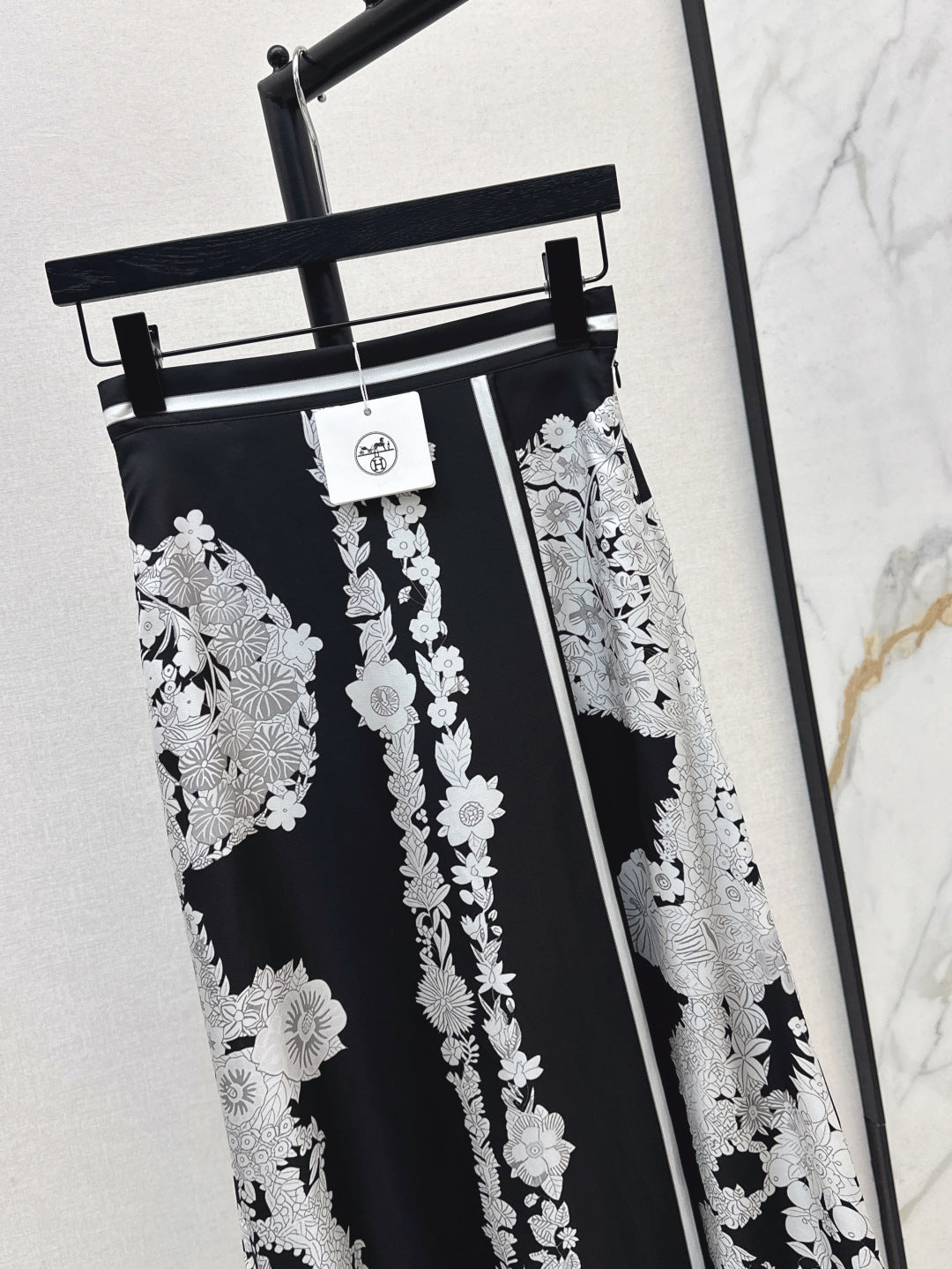 Herm* 25ss silk twill long skirt