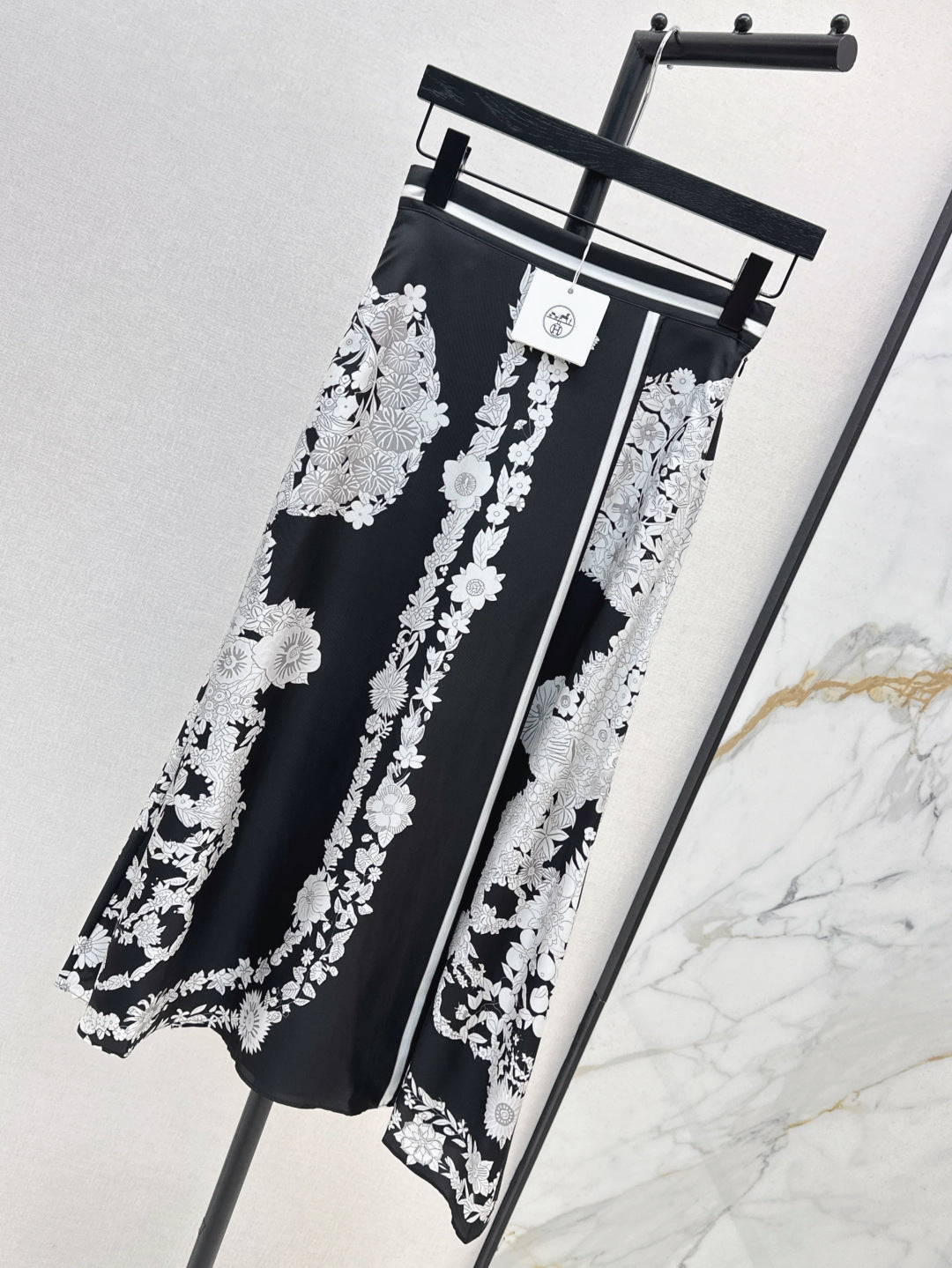 Herm* 25ss silk twill long skirt