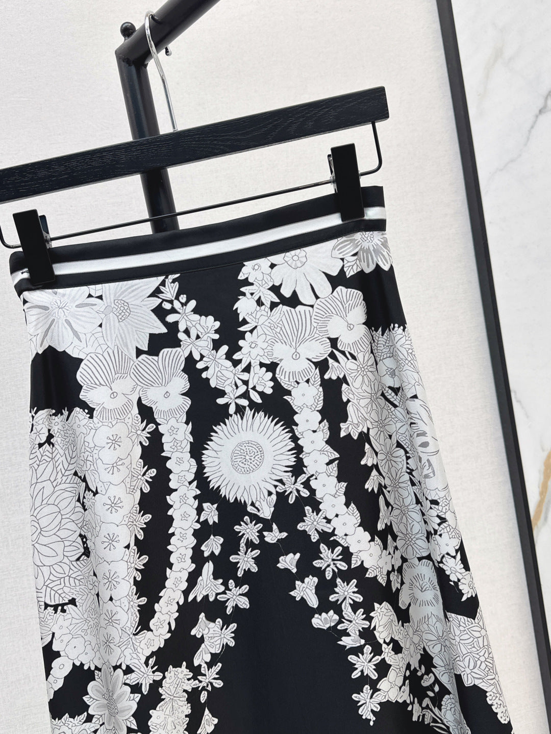 Herm* 25ss silk twill long skirt