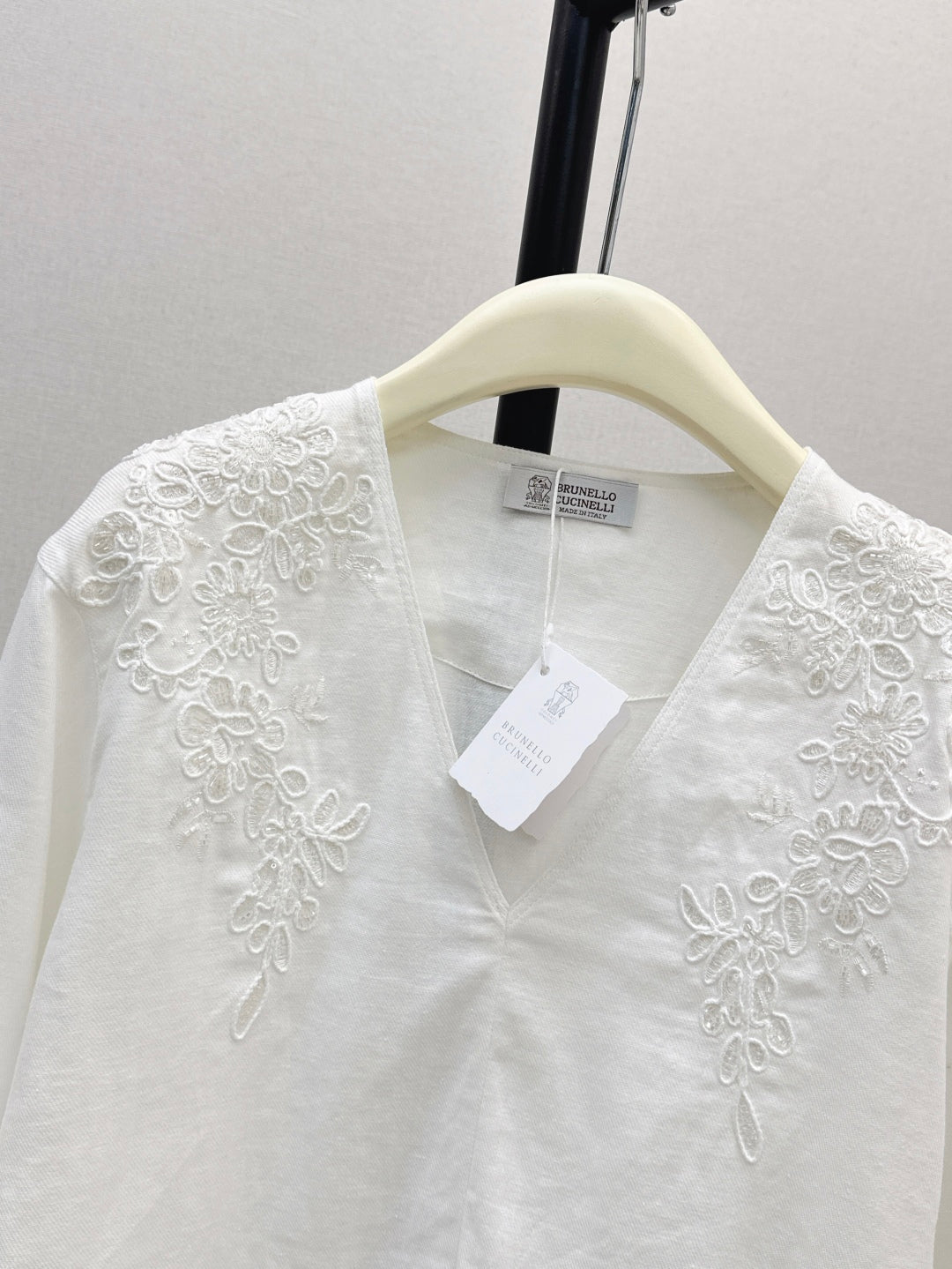 Brune*C 25ss embroidered linen blouse