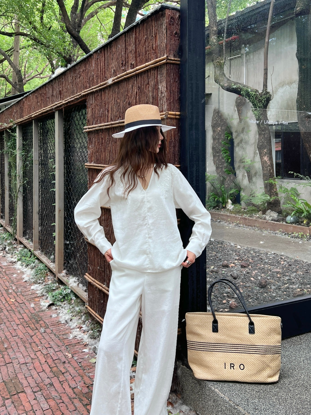 Brune*C 25ss embroidered linen blouse