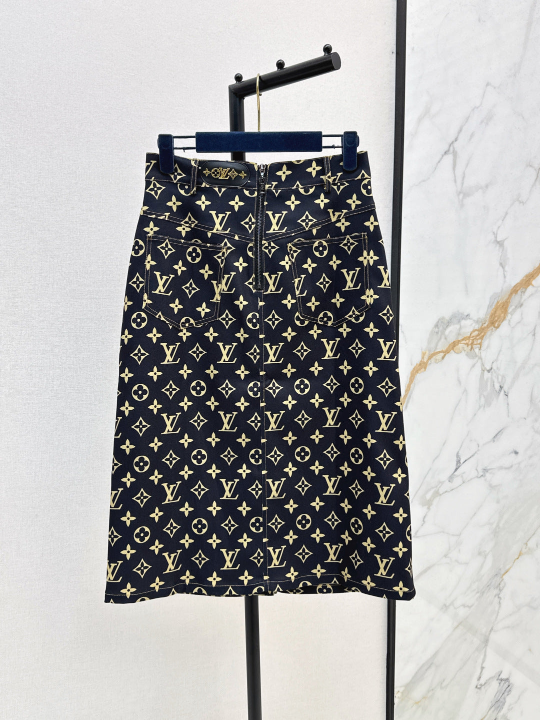 Loui* 25ss monogram printed straight skirt