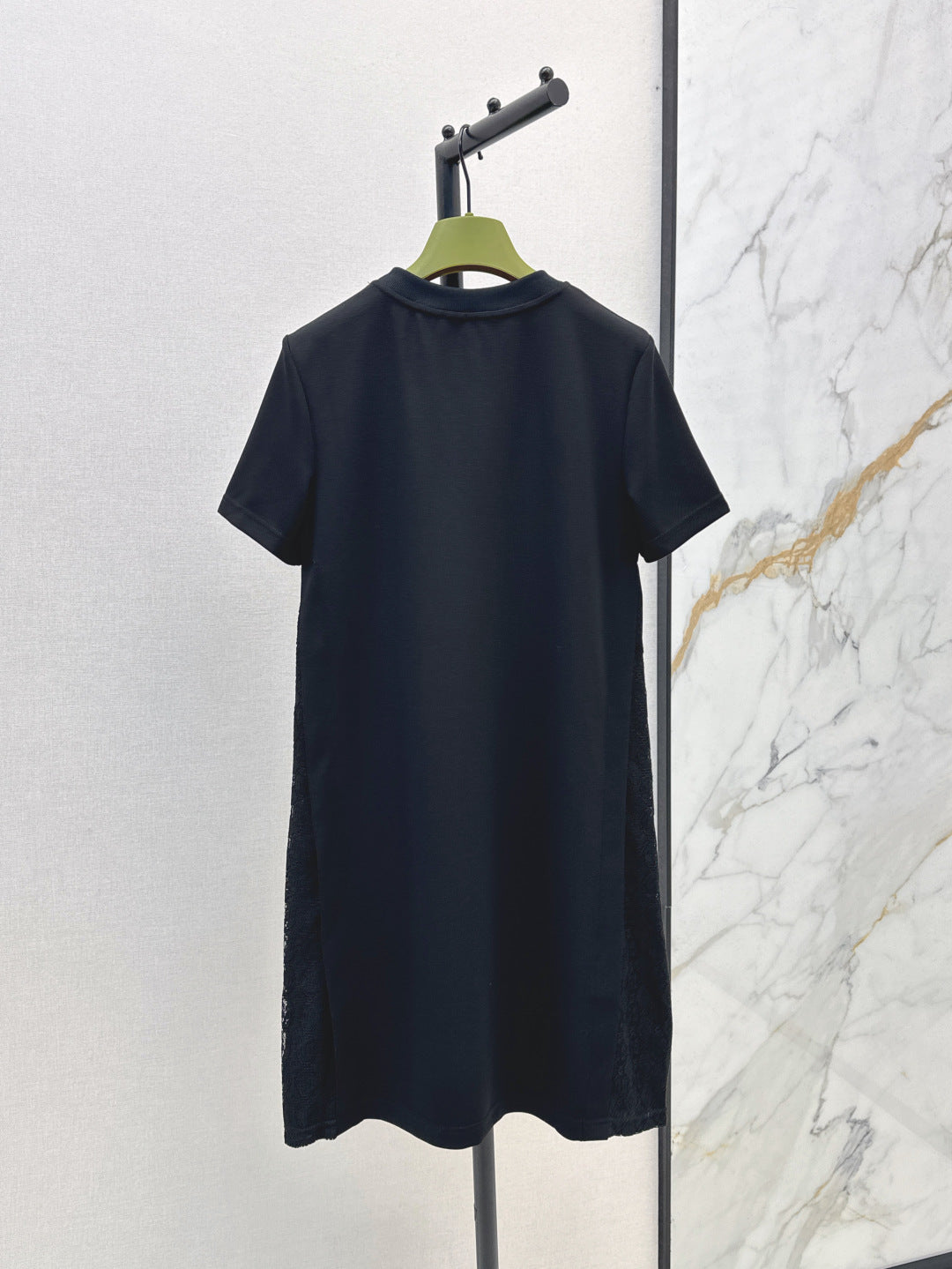 Gu* 25ss embroidered cotton dress with lace side