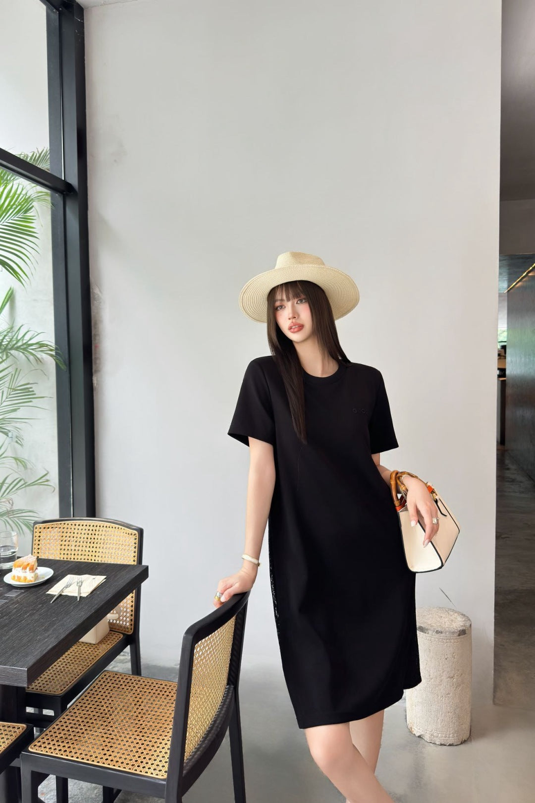 Gu* 25ss embroidered cotton dress with lace side