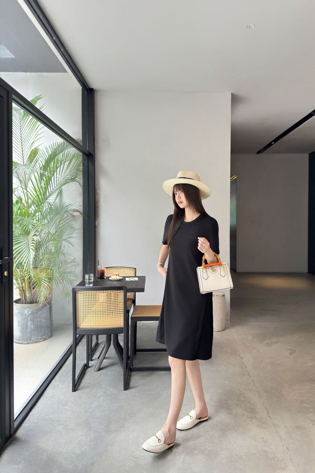 Gu* 25ss embroidered cotton dress with lace side