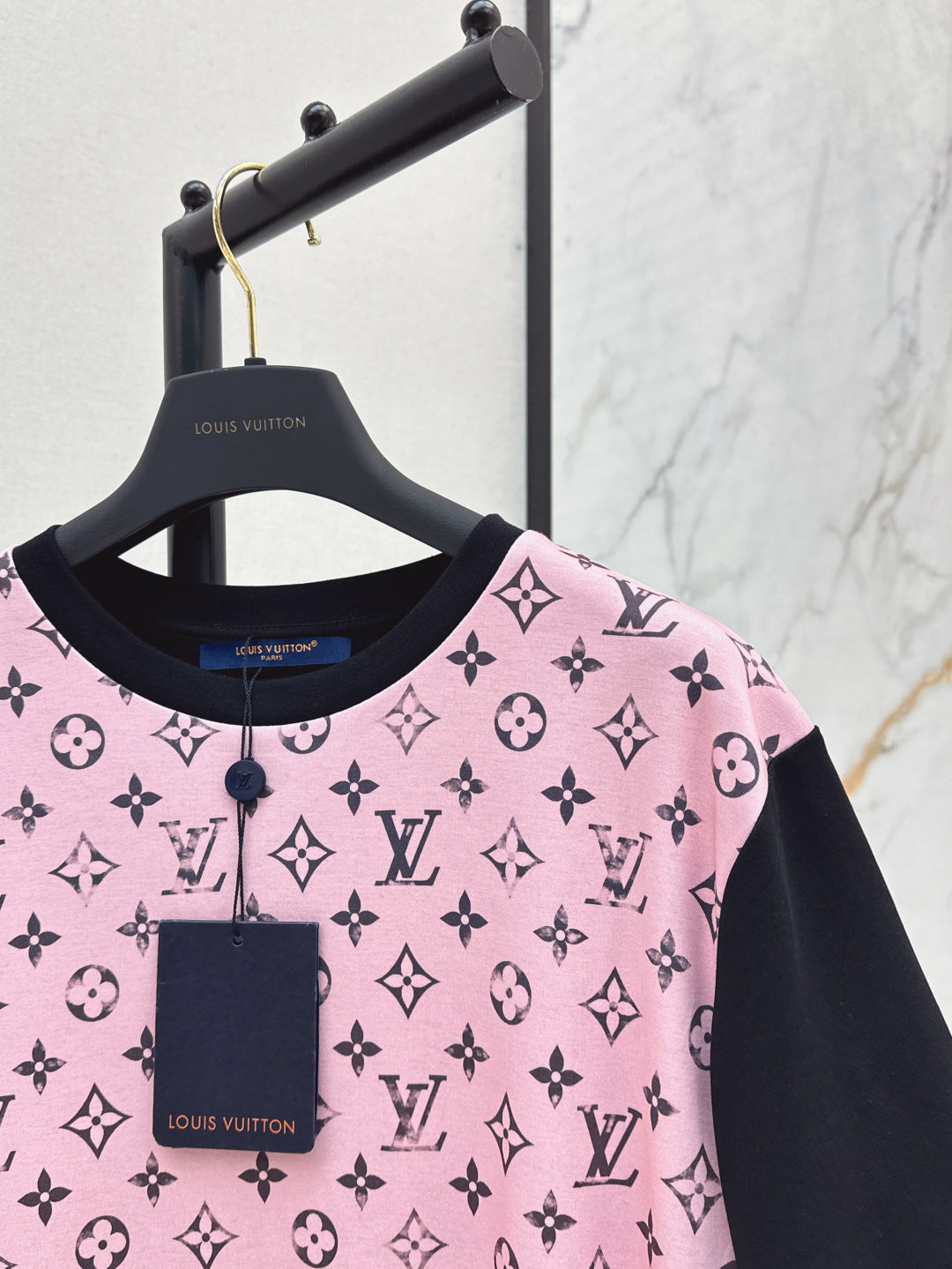 Loui* 25ss washed monogram front t-shirt