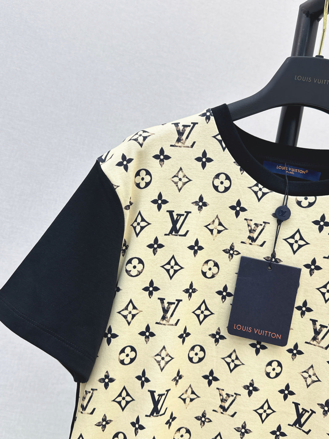 Loui* 25ss washed monogram front t-shirt