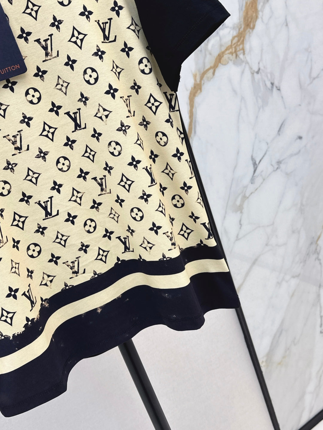 Loui* 25ss washed monogram front t-shirt