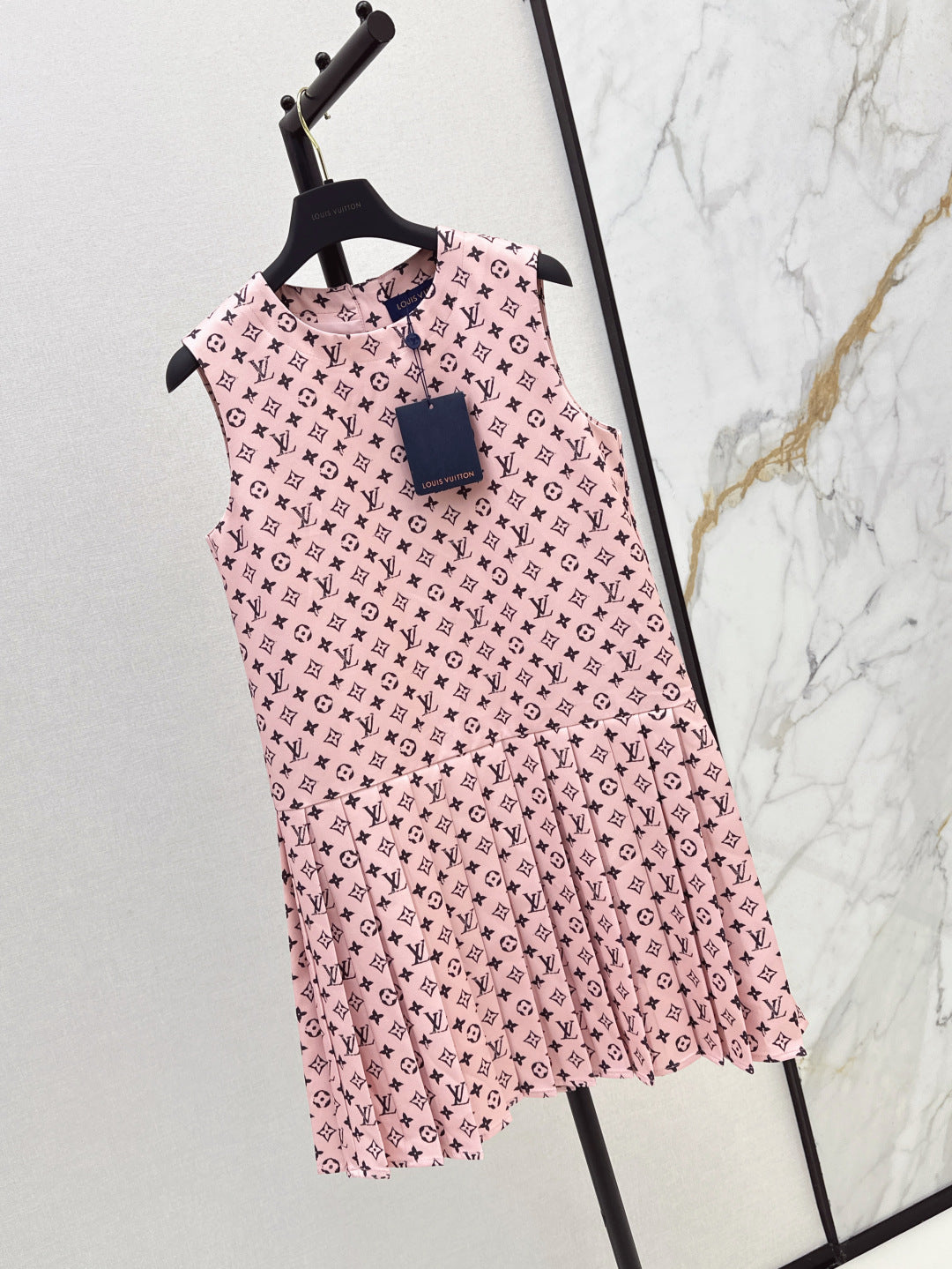 Loui* 25ss washed monogram pleat dress