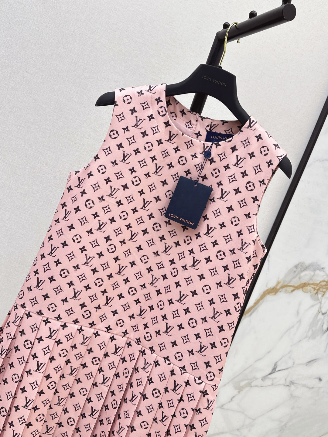 Loui* 25ss washed monogram pleat dress