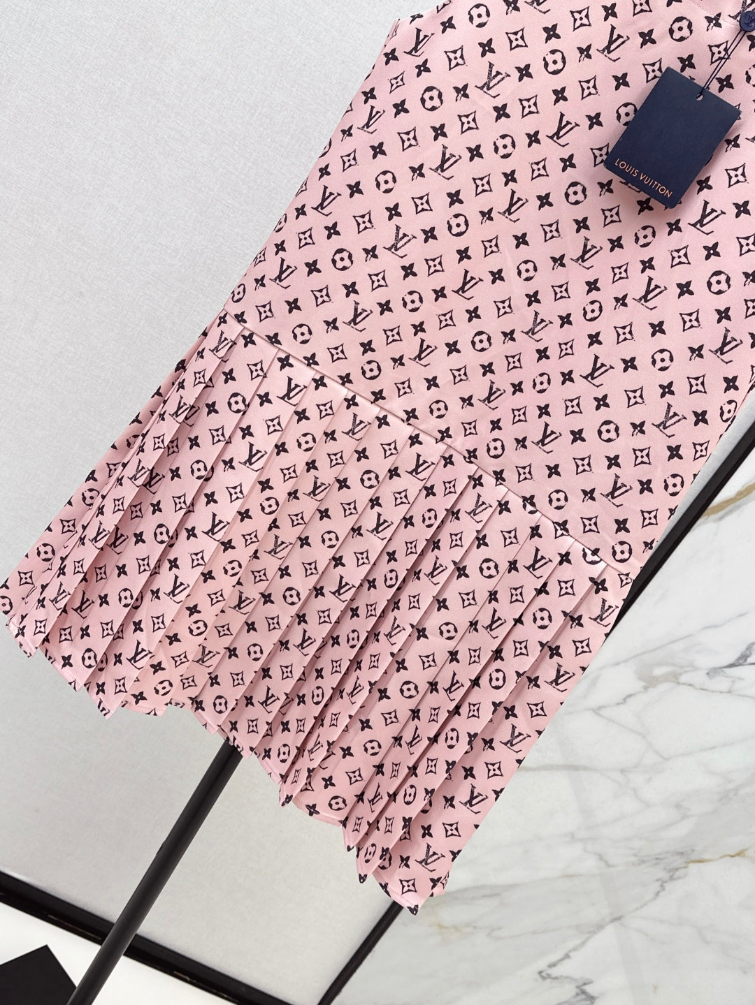 Loui* 25ss washed monogram pleat dress