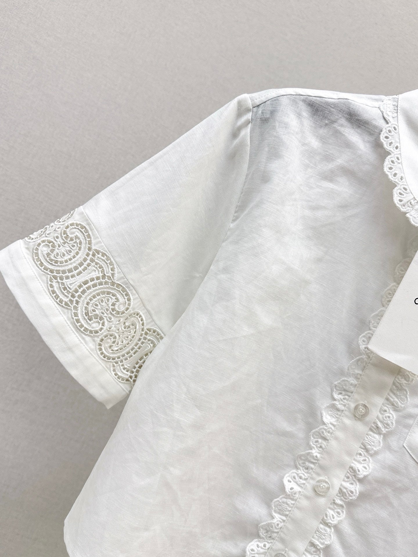 Cel* 25ss embroidered crop shirt