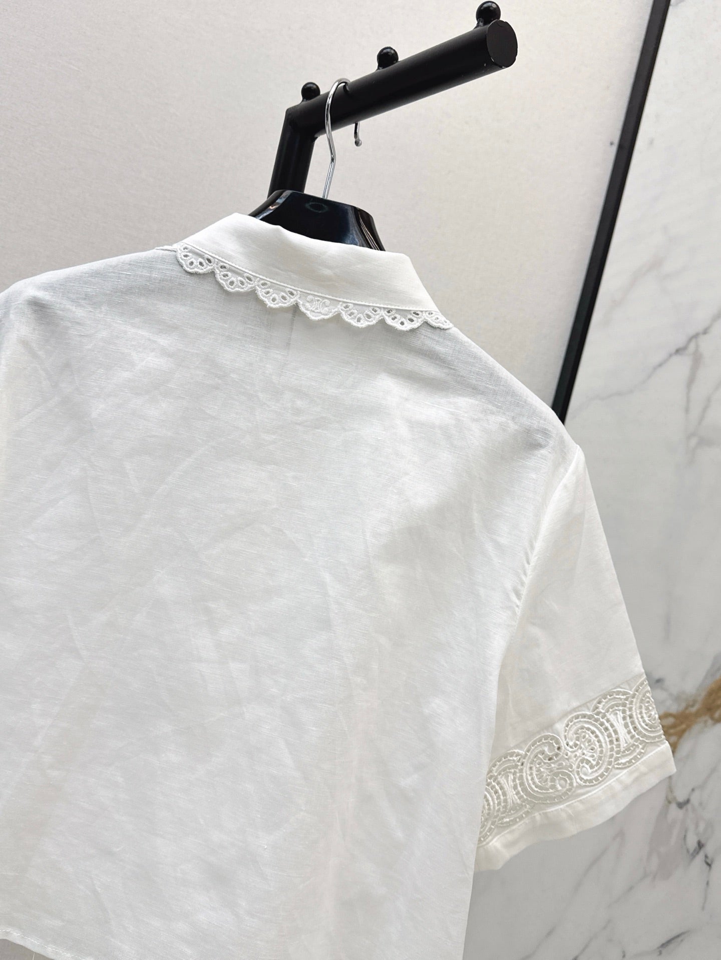 Cel* 25ss embroidered crop shirt