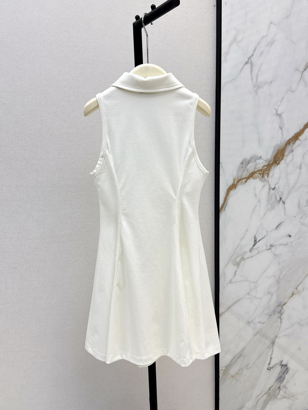 Brune*C 25ss embroidered sleeveless polo dress