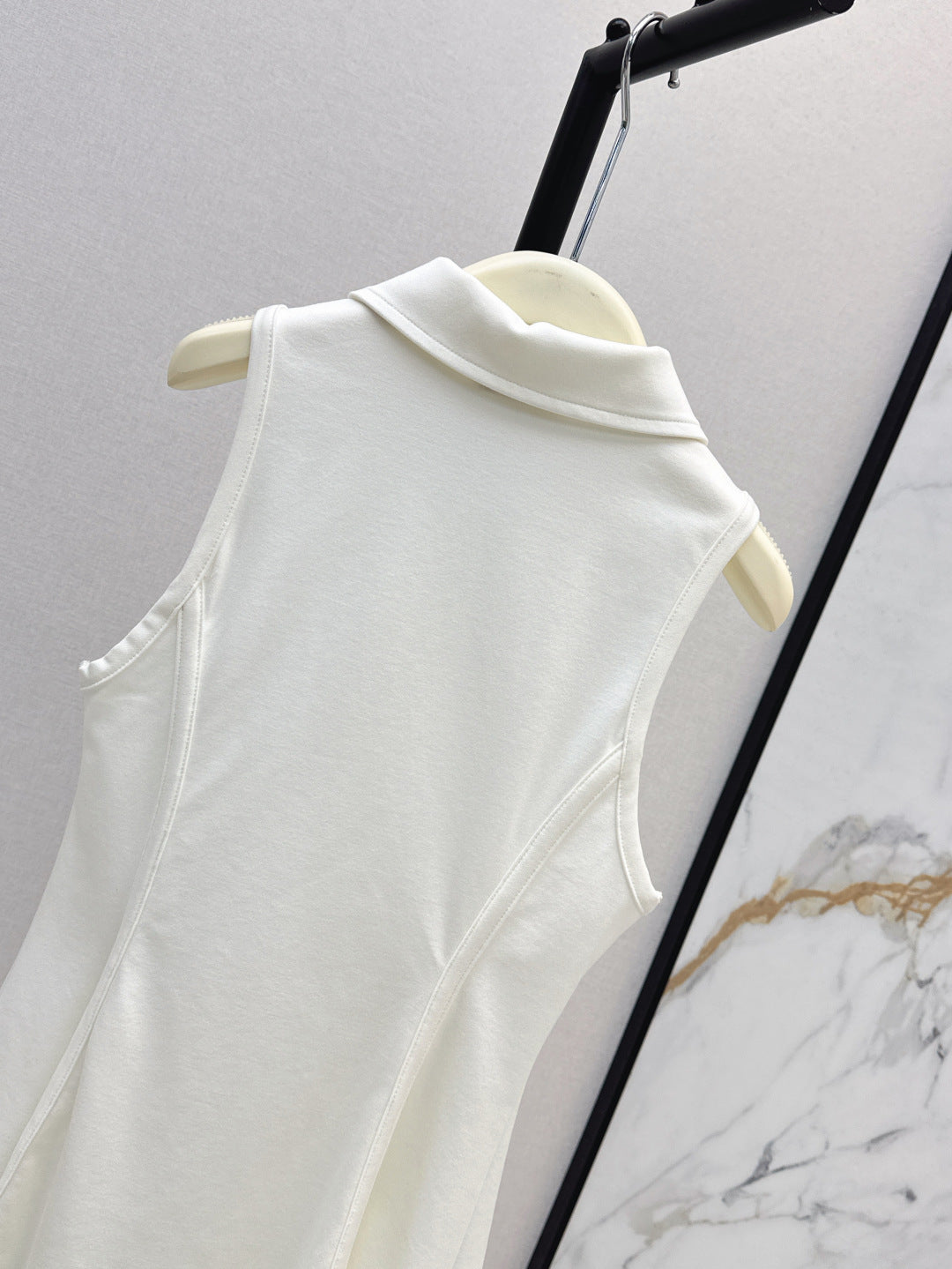 Brune*C 25ss embroidered sleeveless polo dress