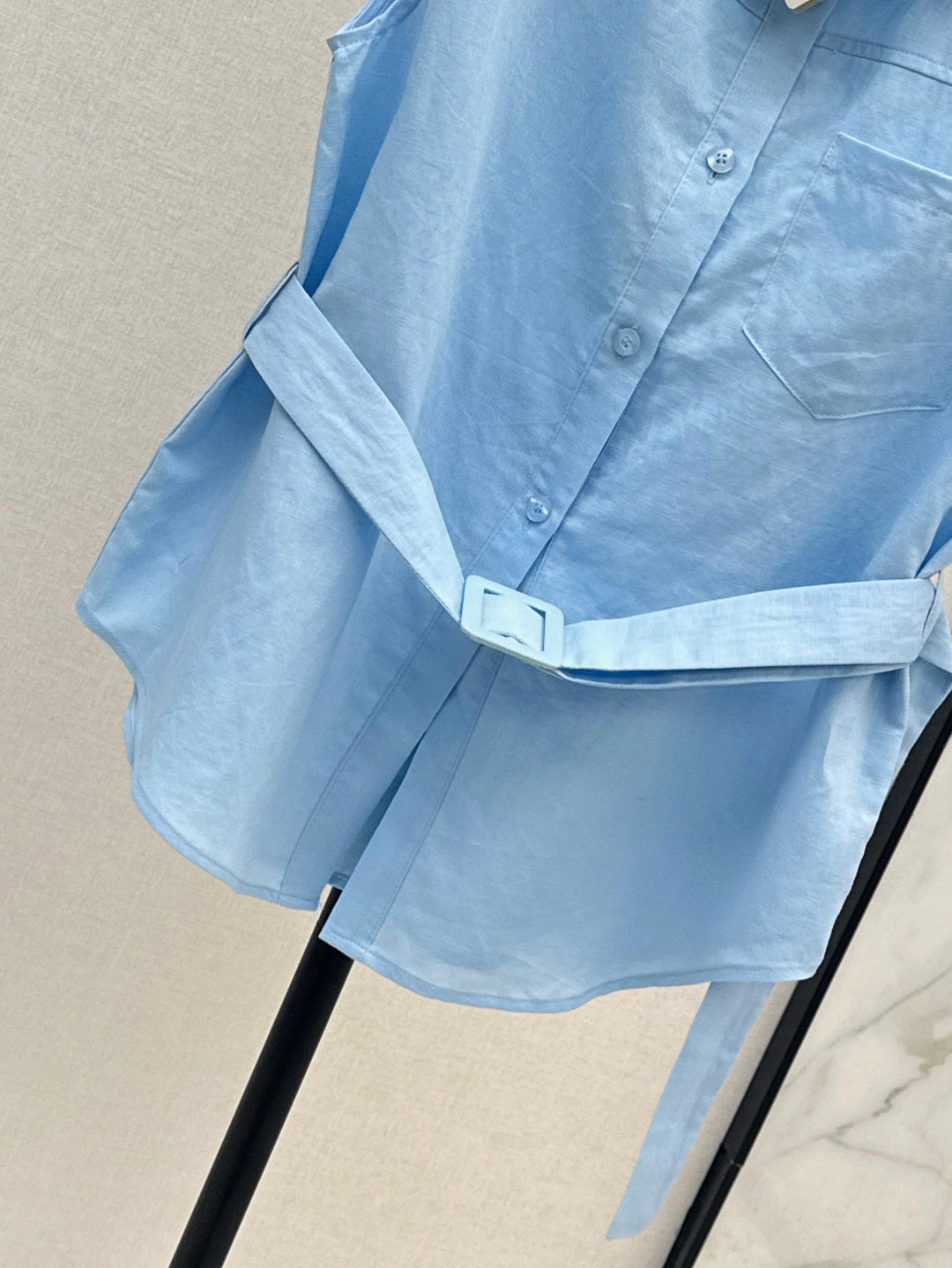 Loe* 25ss linen belted sleeveless blouse