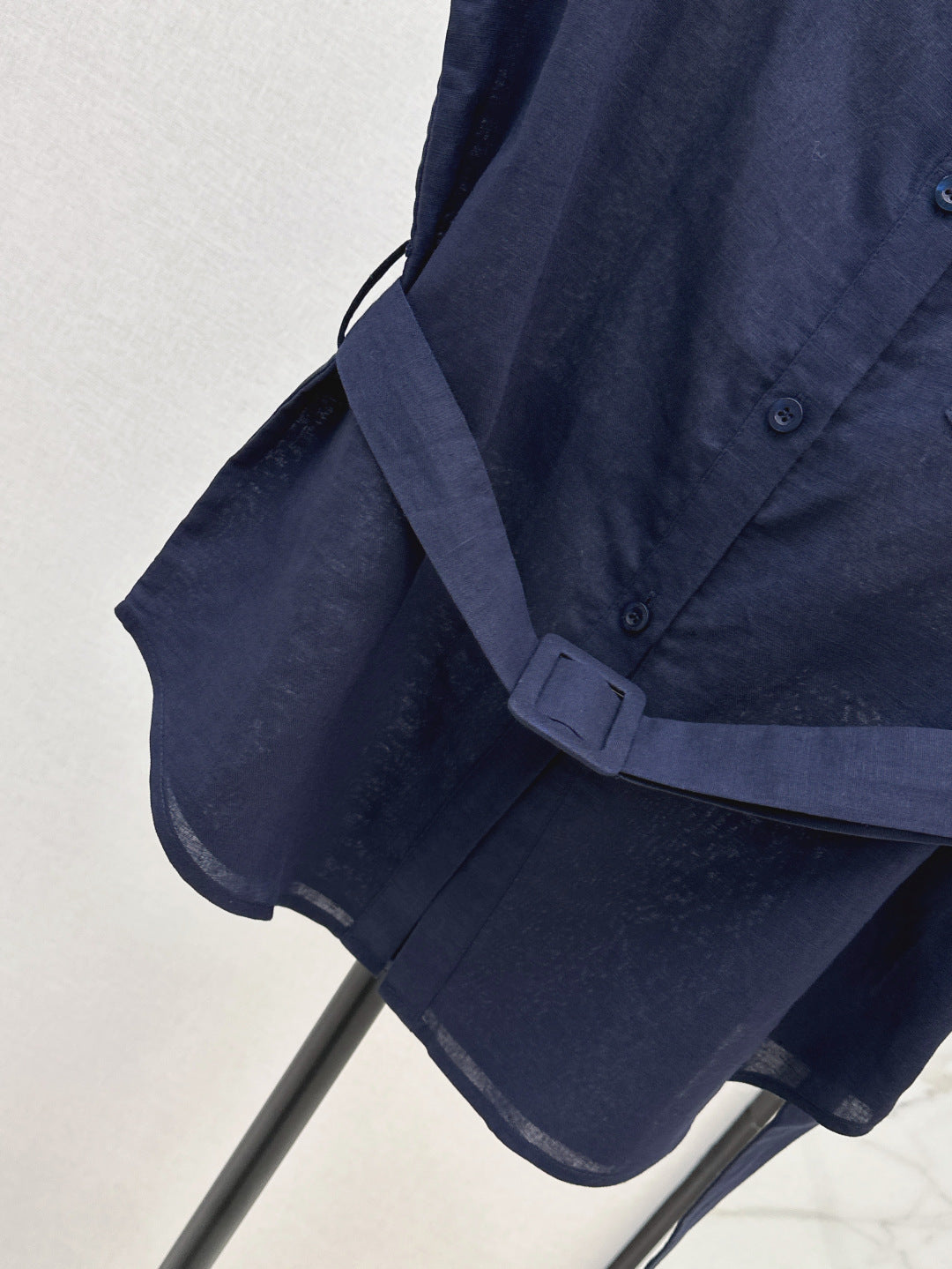 Loe* 25ss linen belted sleeveless blouse