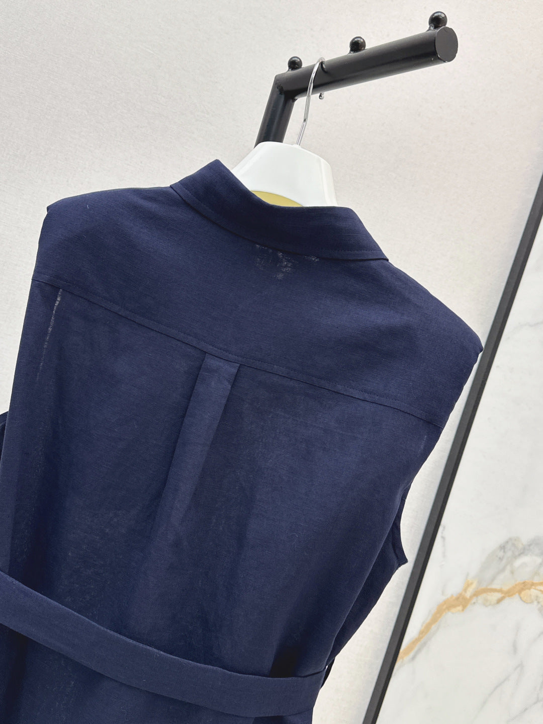 Loe* 25ss linen belted sleeveless blouse