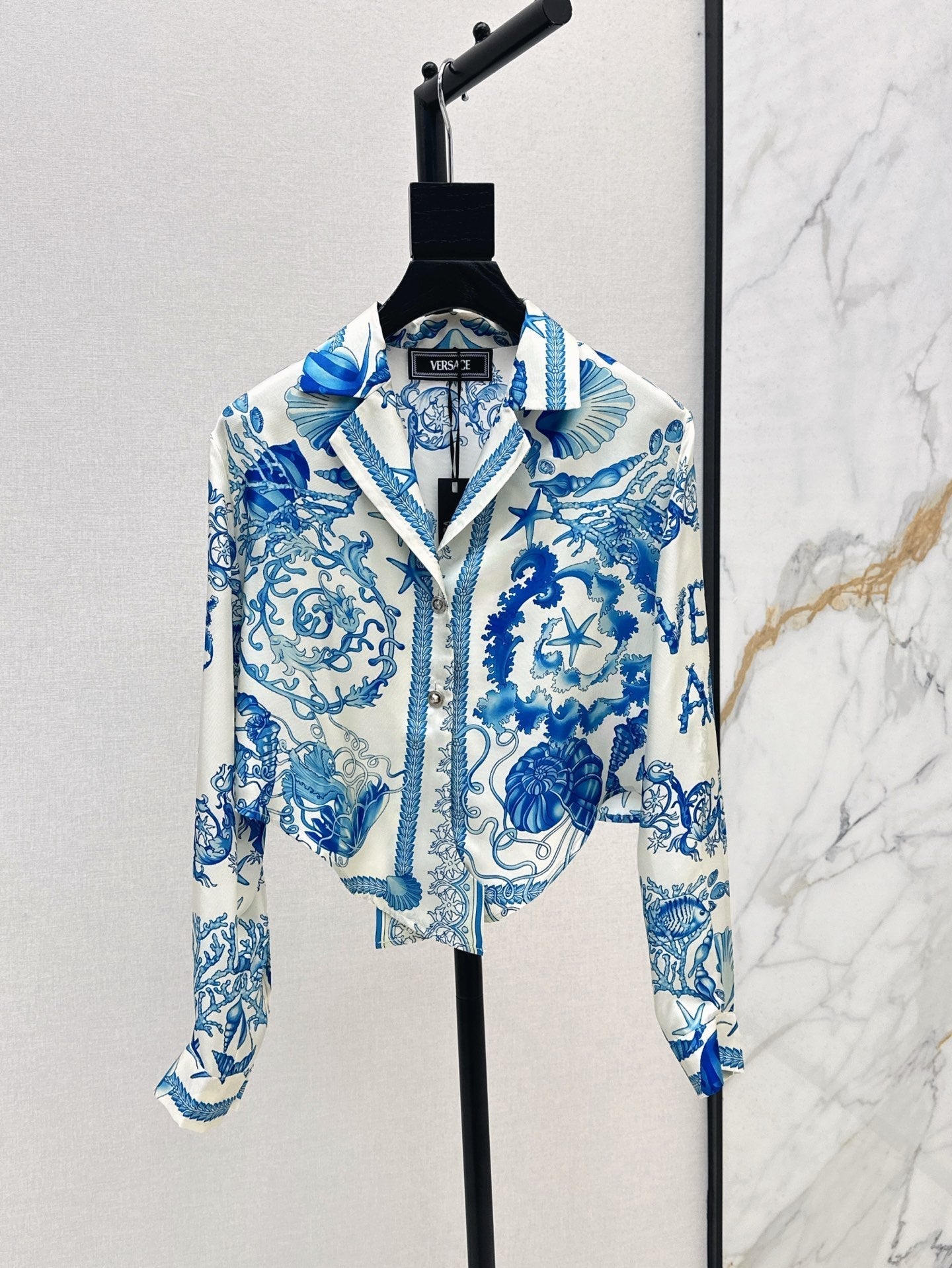 Versa* 25ss printed silk crop shirt