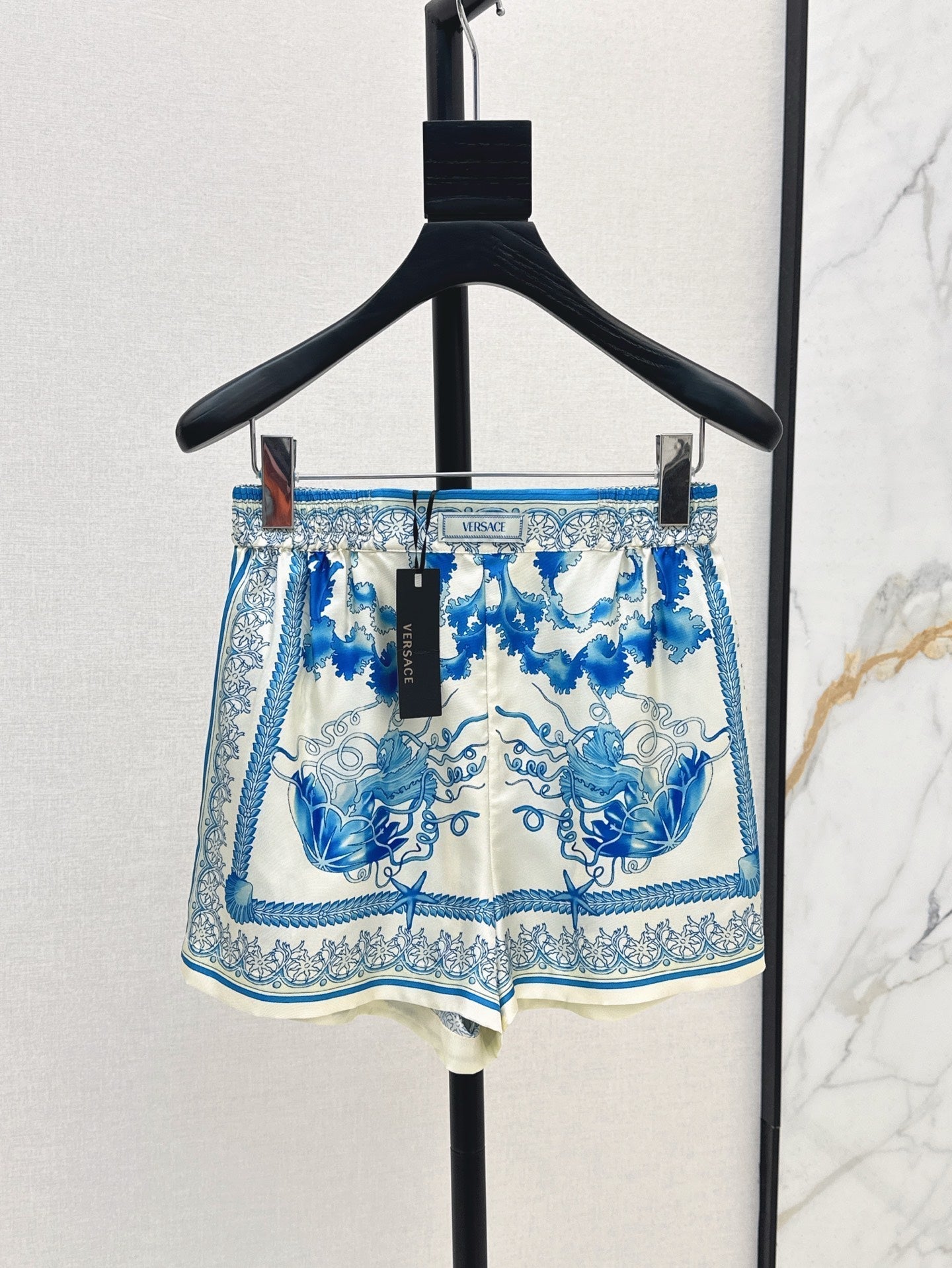 Versa* 25ss printed silk crop shirt