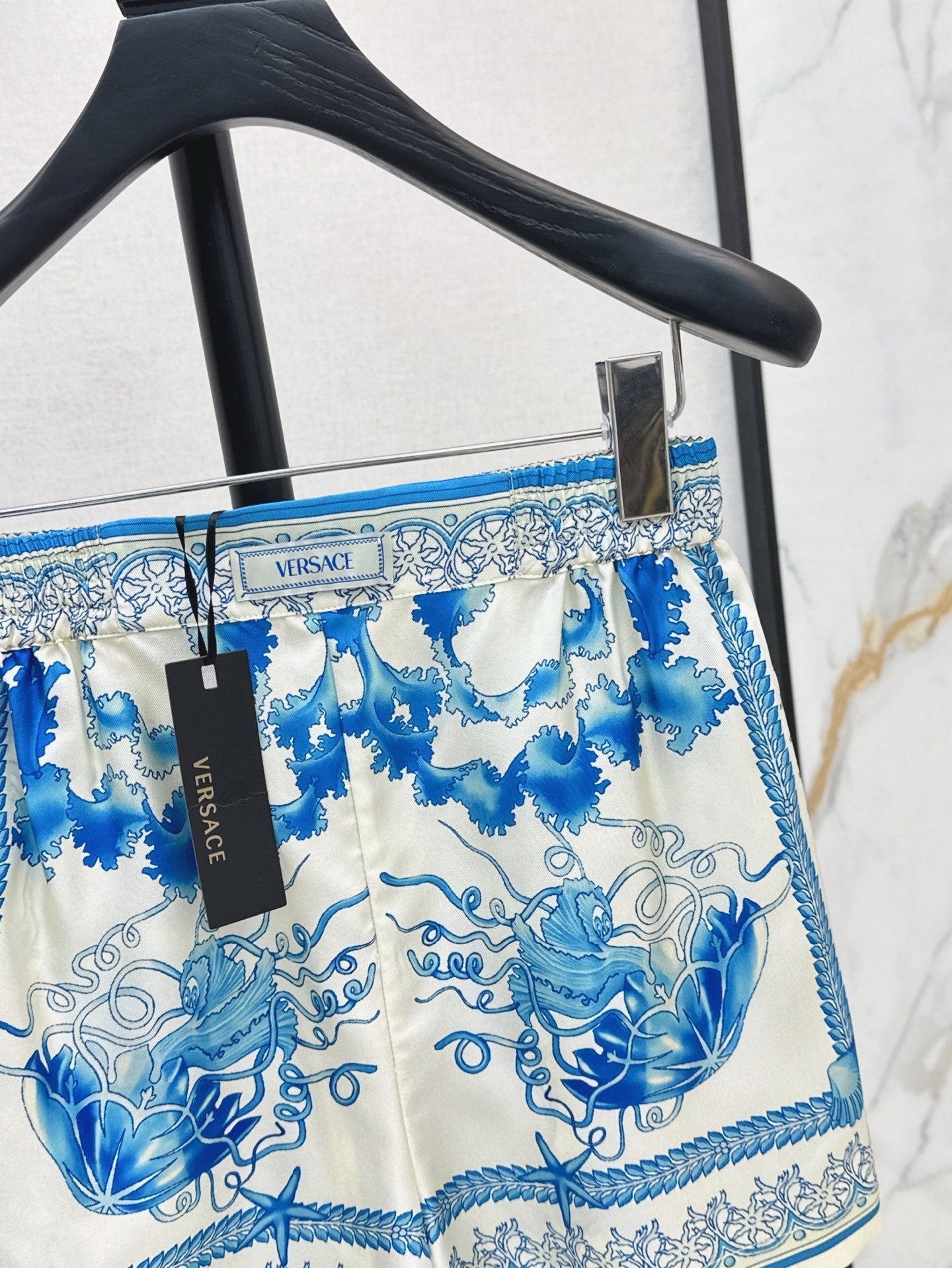 Versa* 25ss printed silk shorts