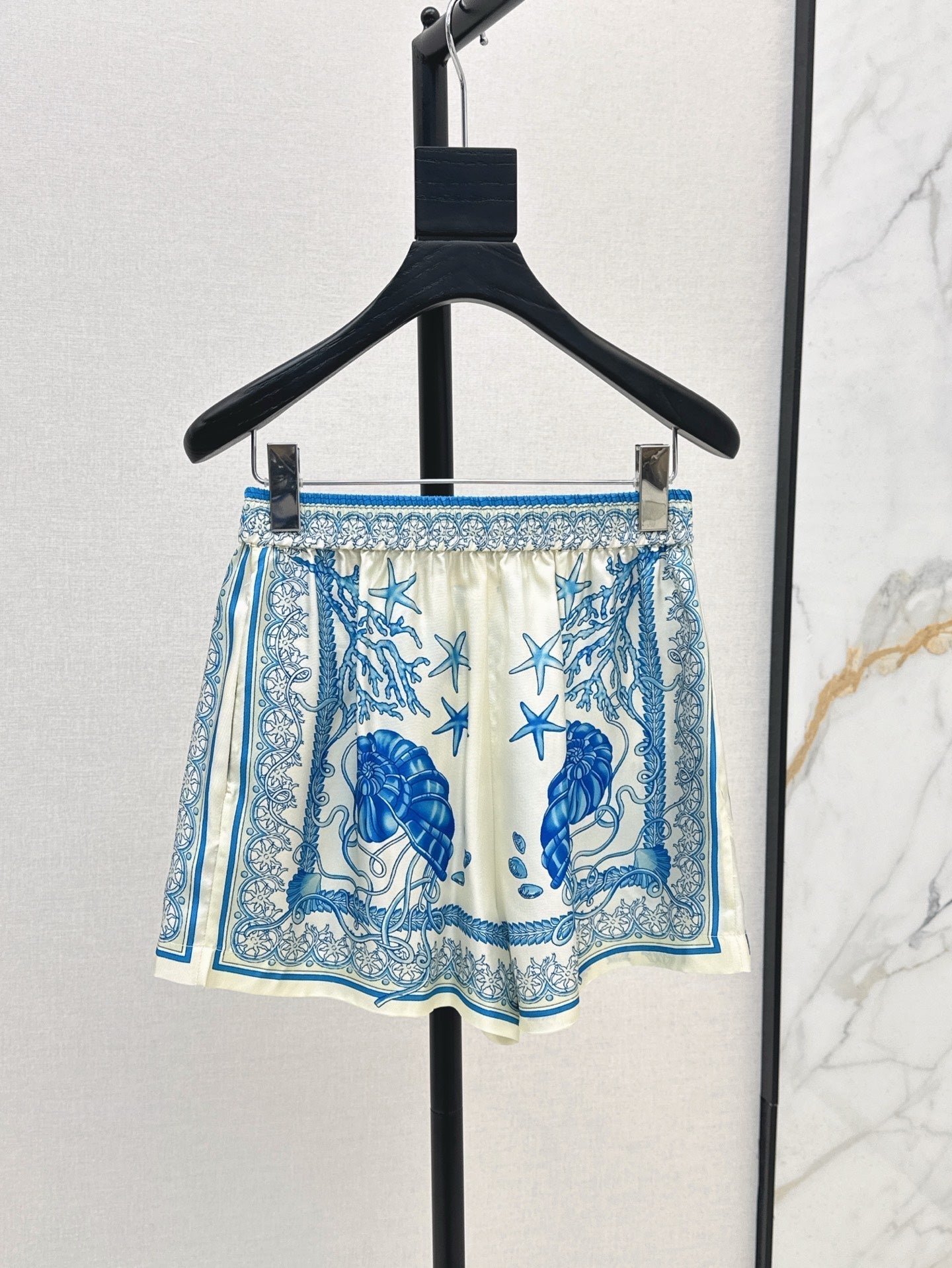 Versa* 25ss printed silk shorts