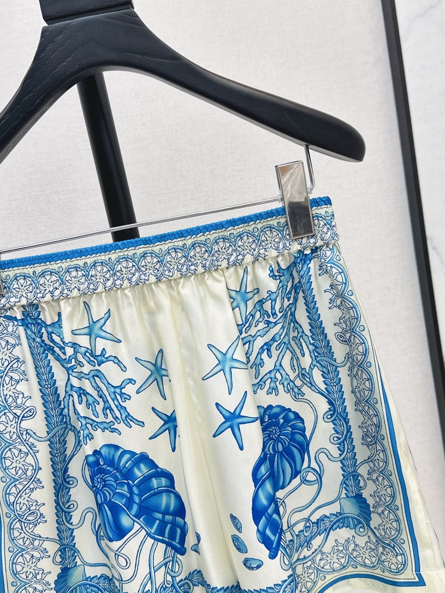 Versa* 25ss printed silk shorts