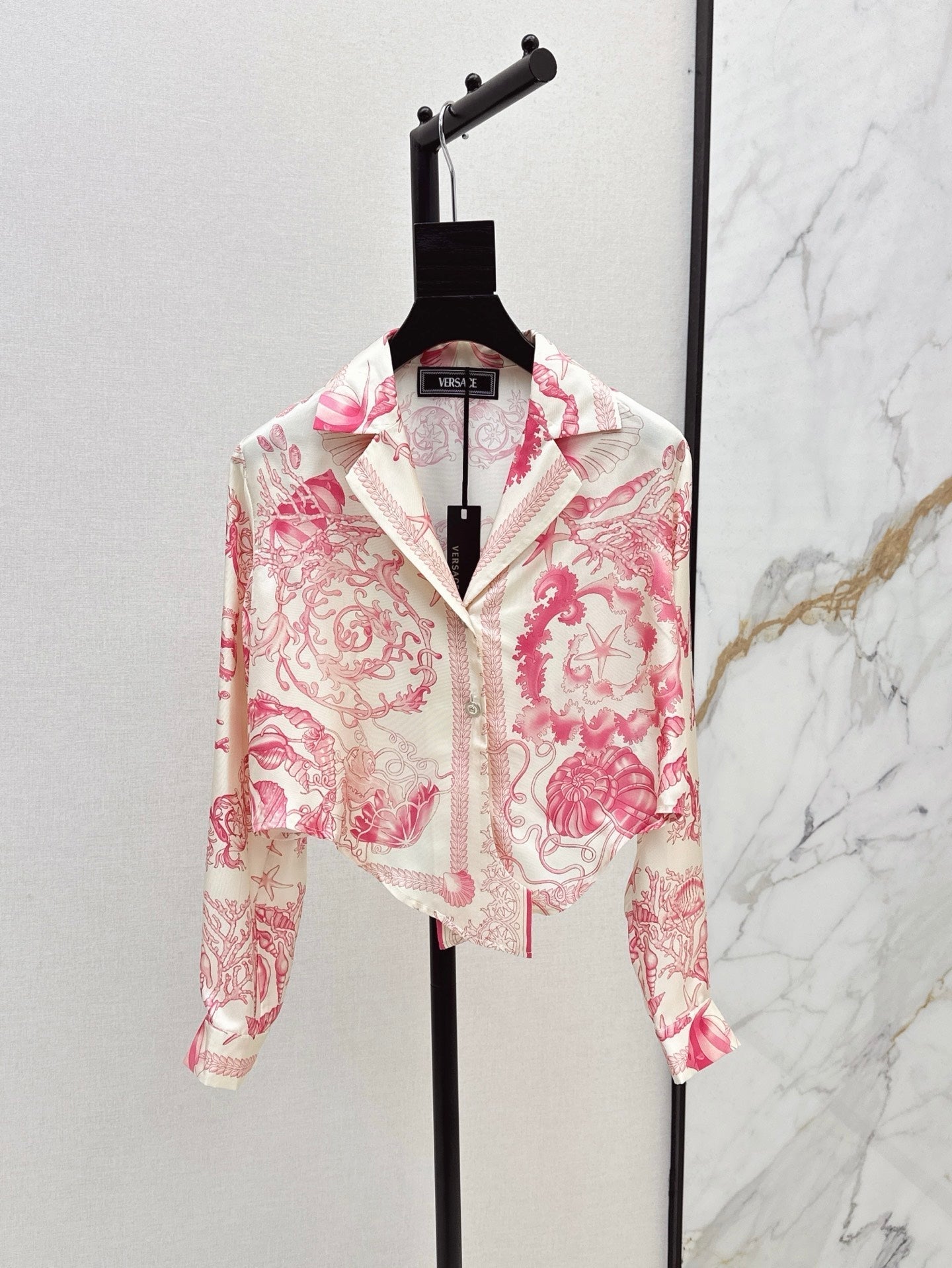 Versa* 25ss printed silk crop shirt