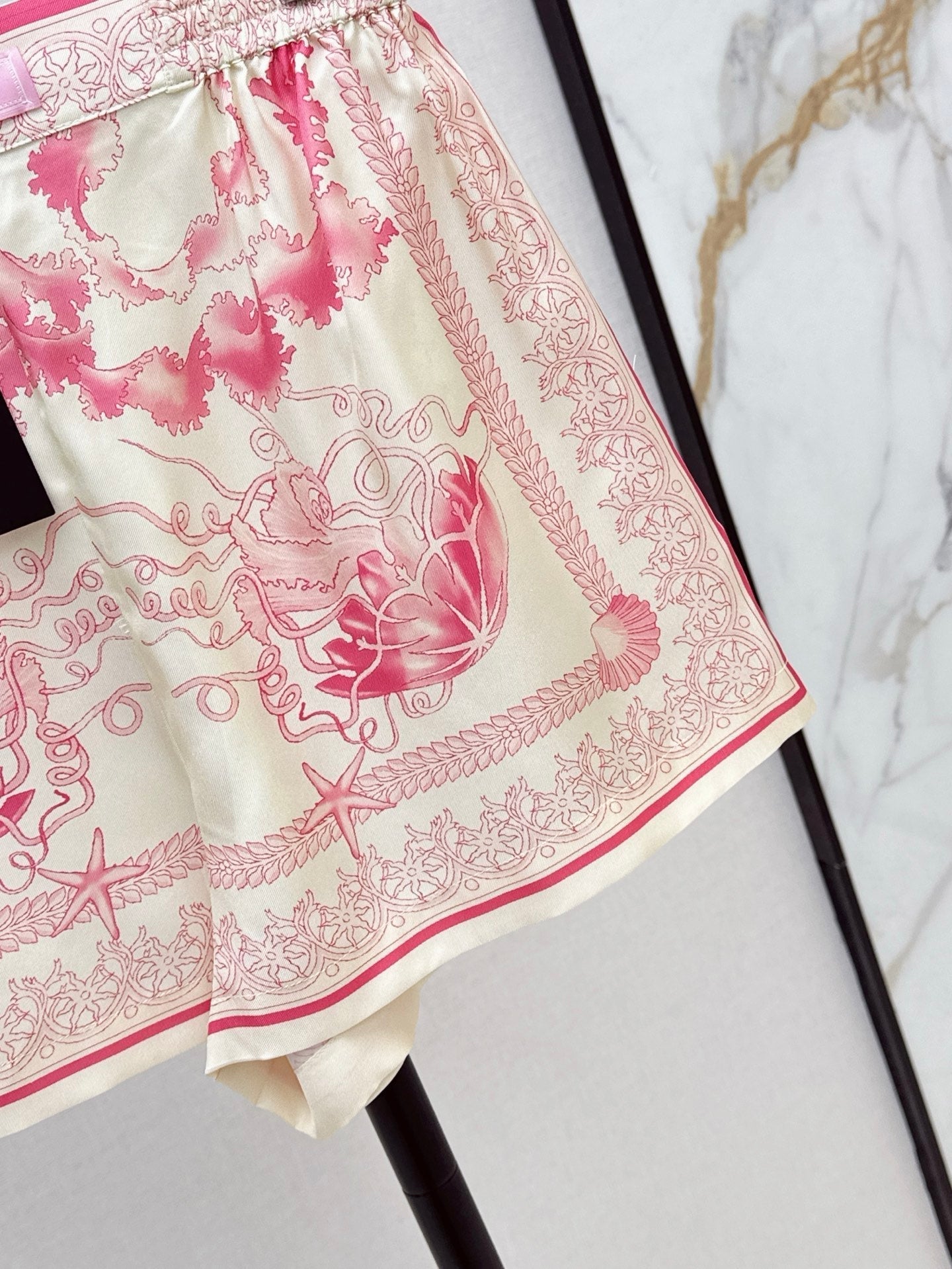 Versa* 25ss printed silk shorts