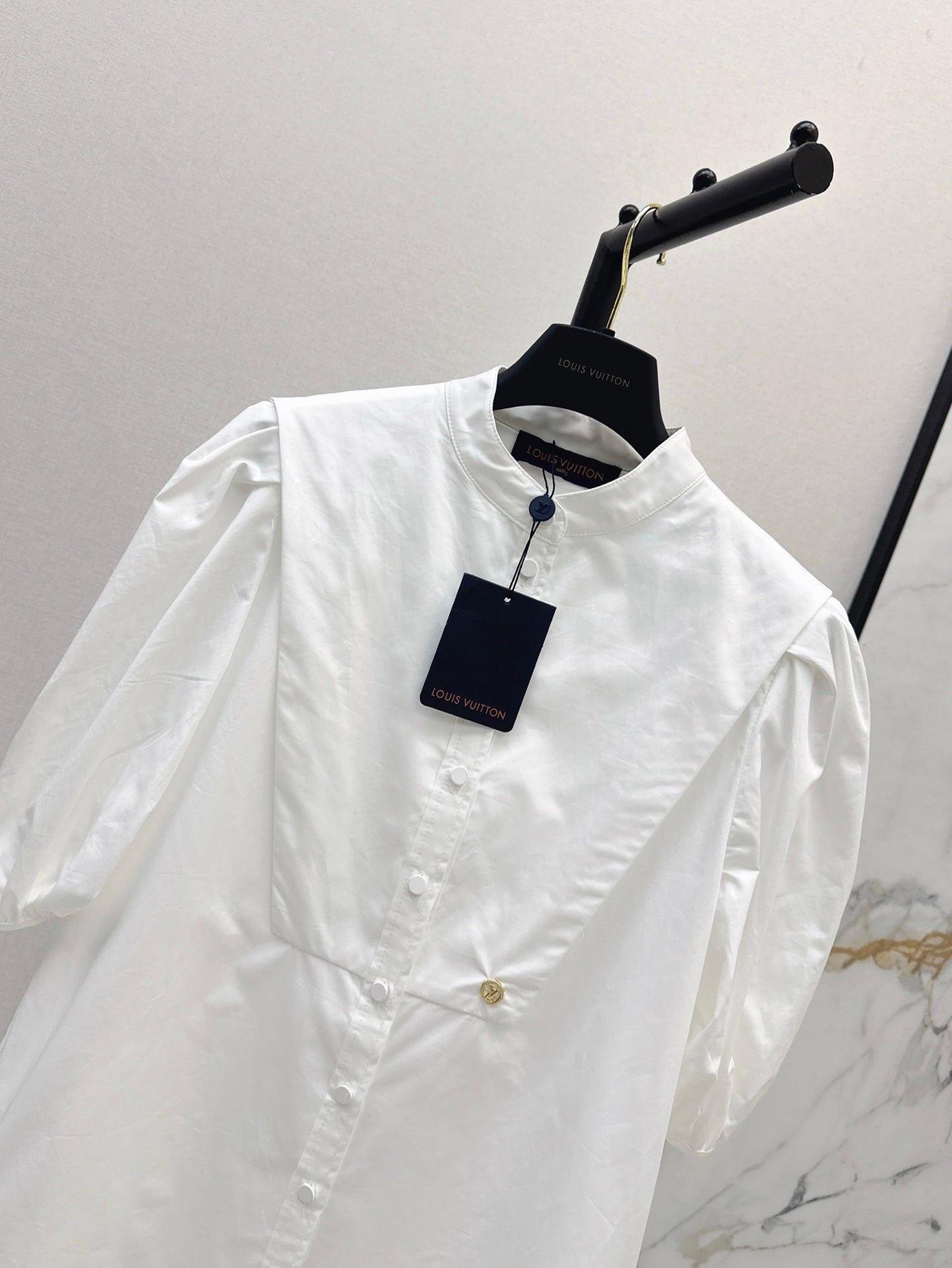 Loui* 25ss puff-sleeve blouse