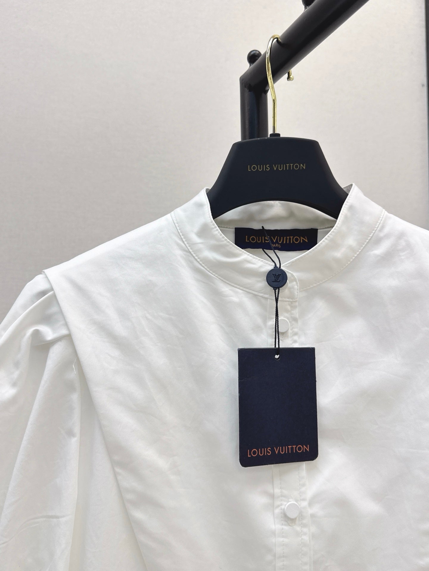 Loui* 25ss puff-sleeve blouse